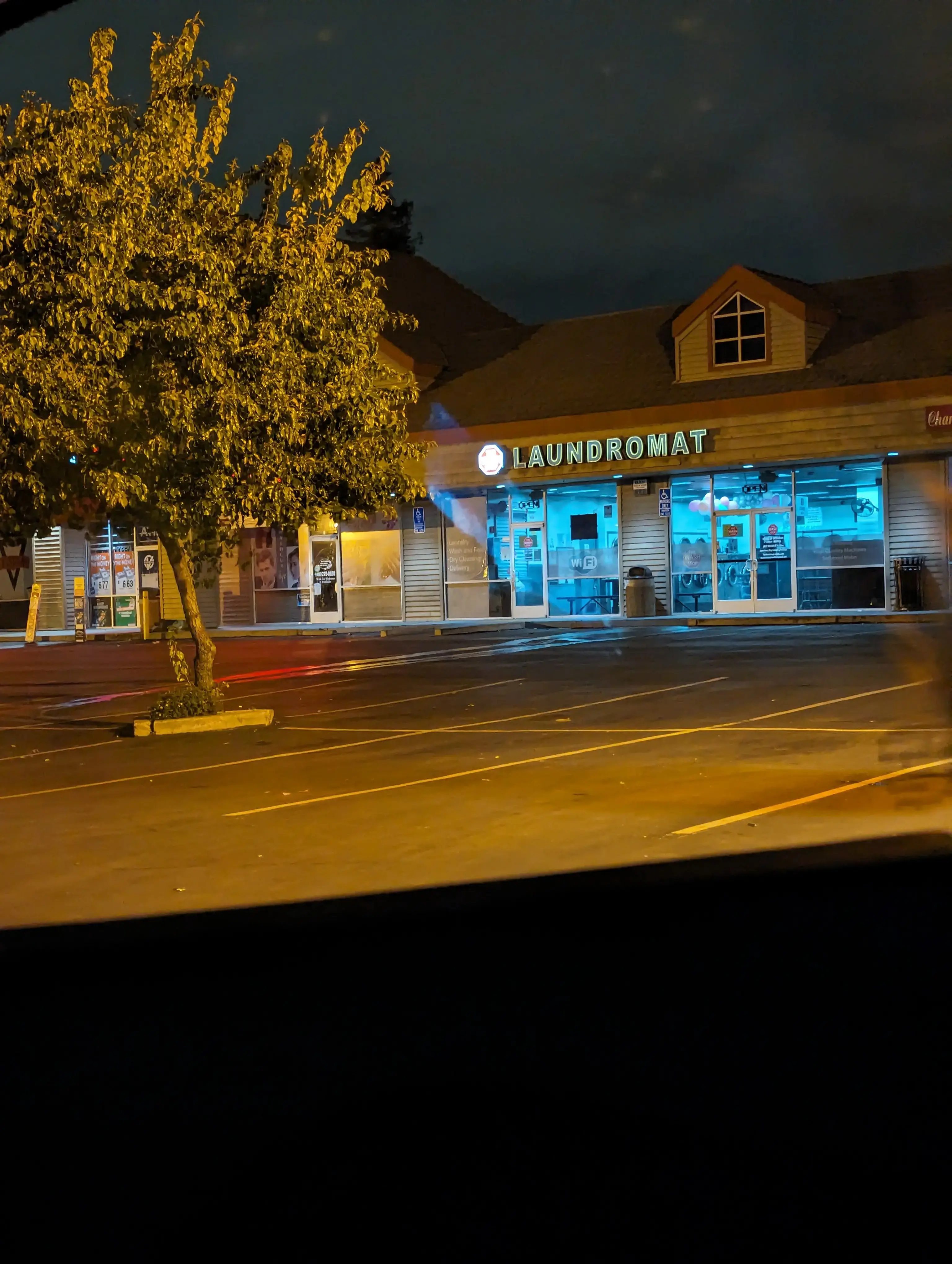 The Wash Stop Laundry - Image 11