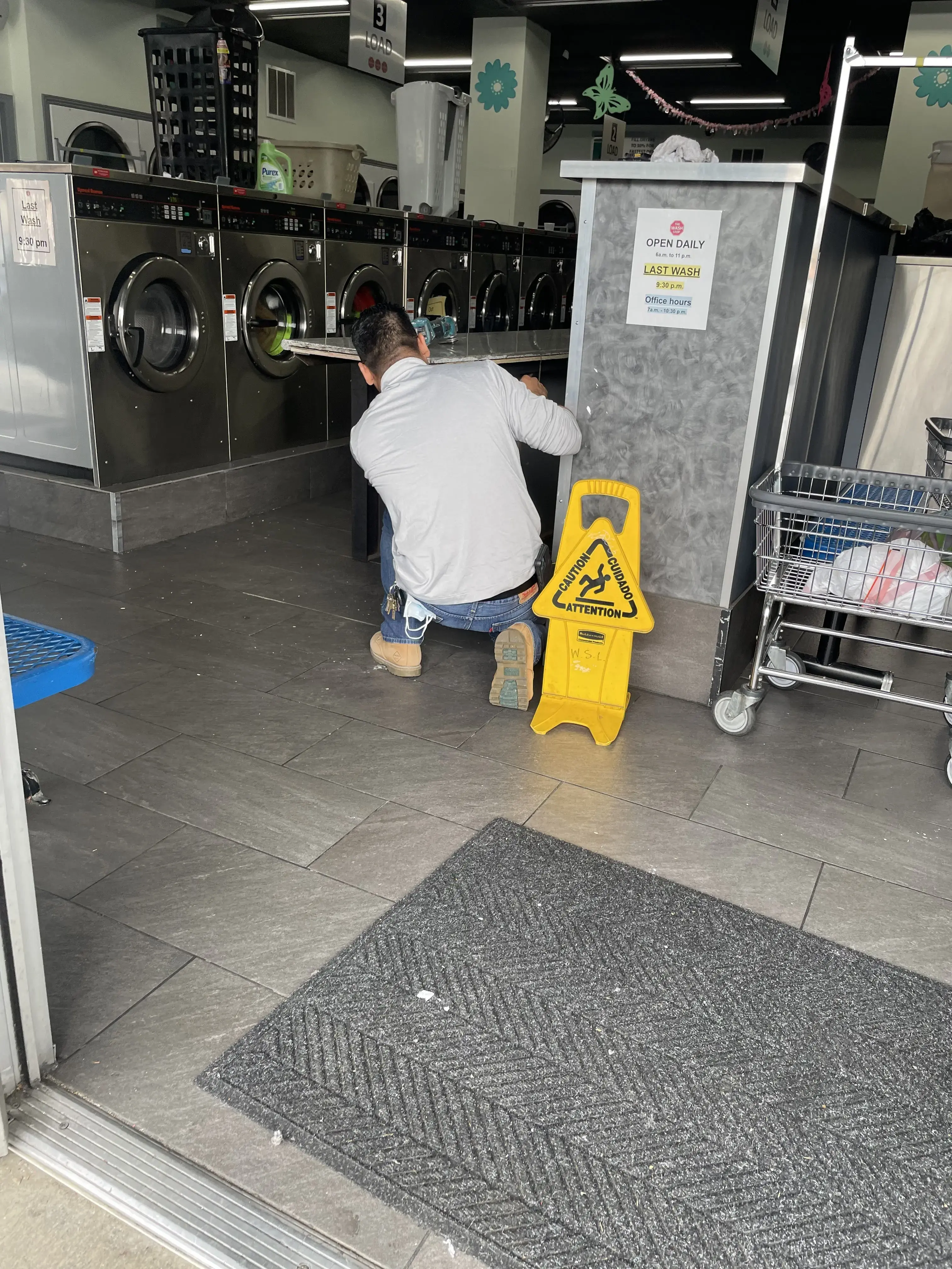 The Wash Stop Laundry - Image 15