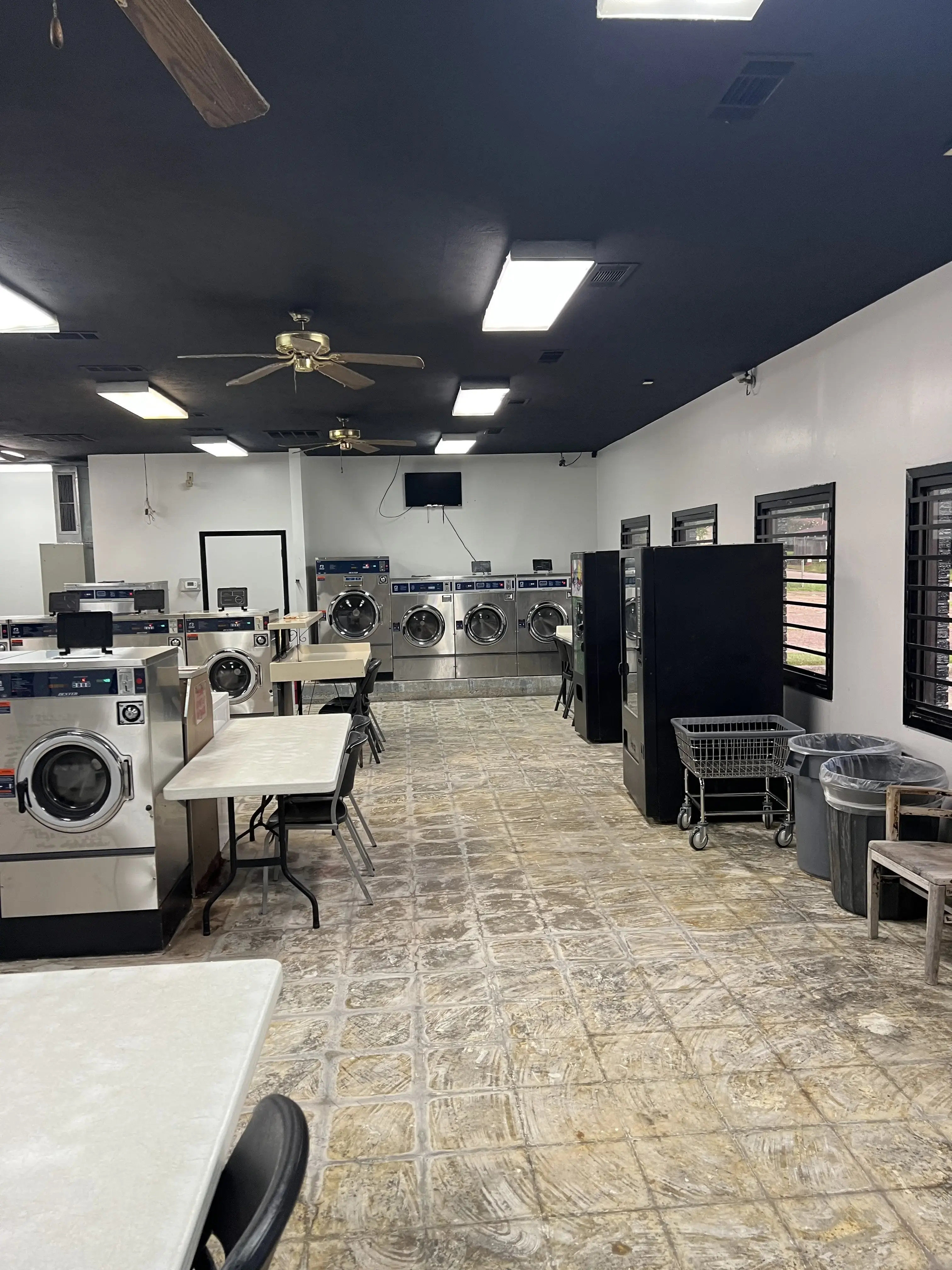 The Washer Laundromat - Image 10