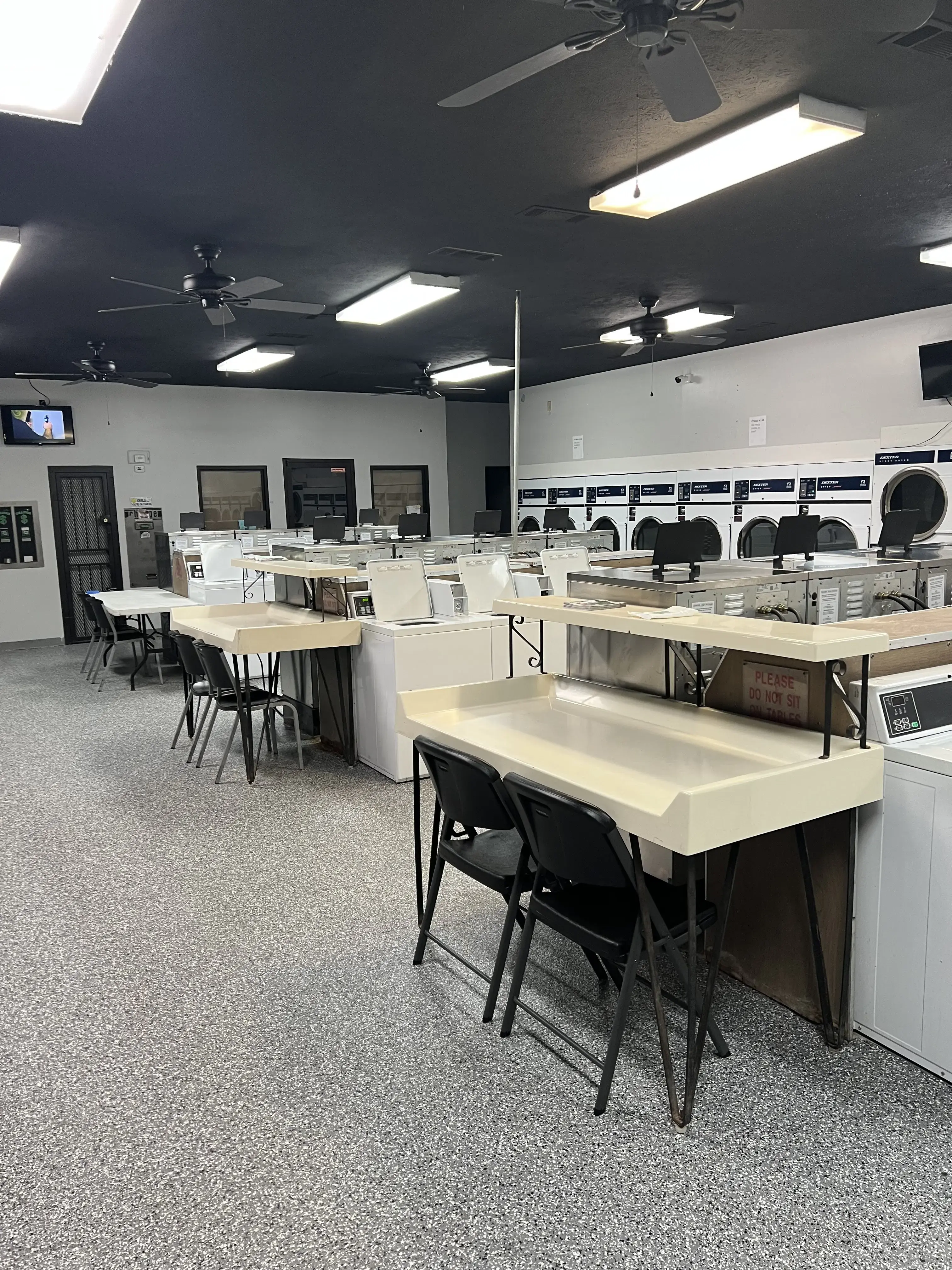 The Washer Laundromat - Image 7