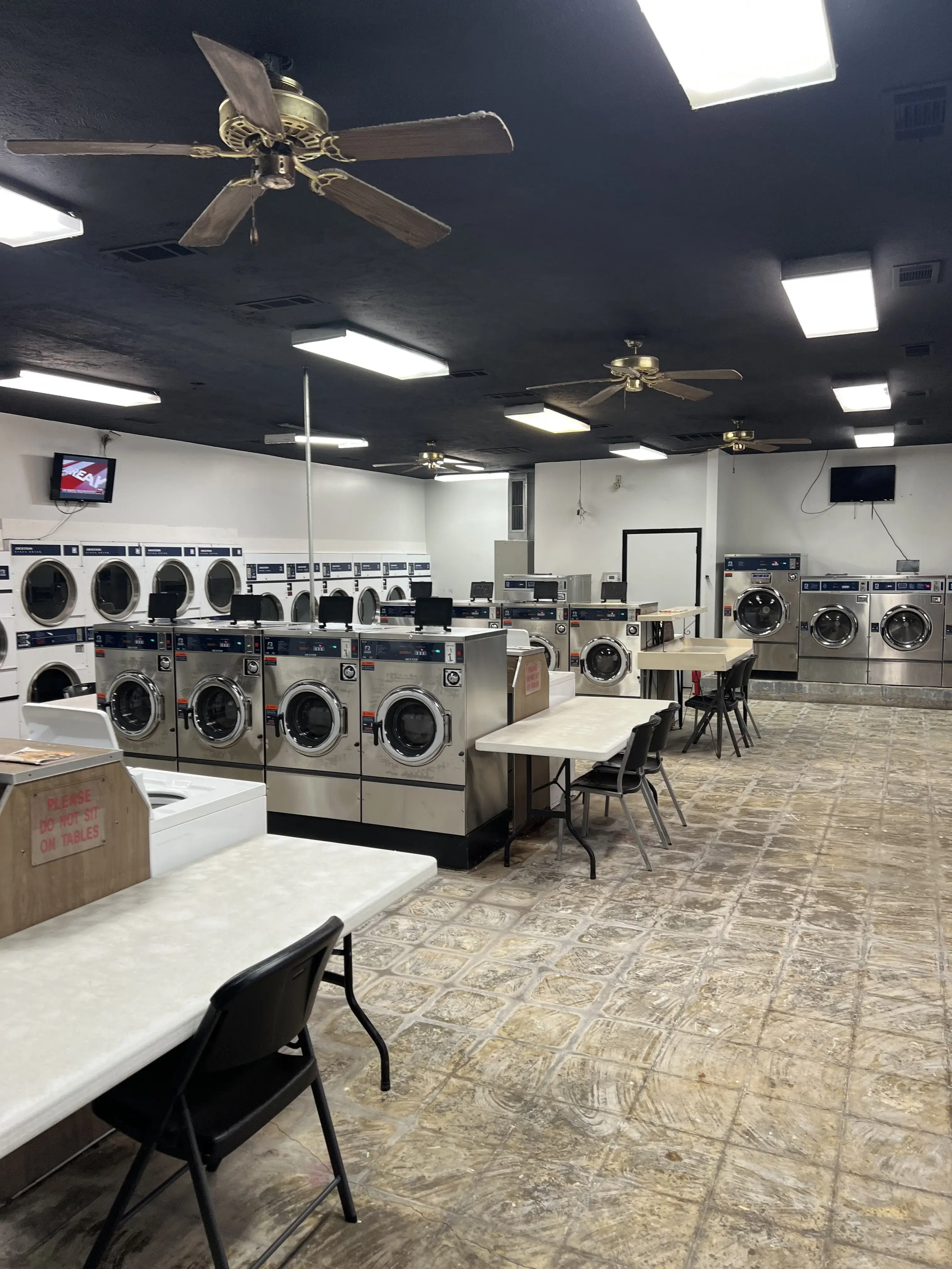 The Washer Laundromat thumbnail 15