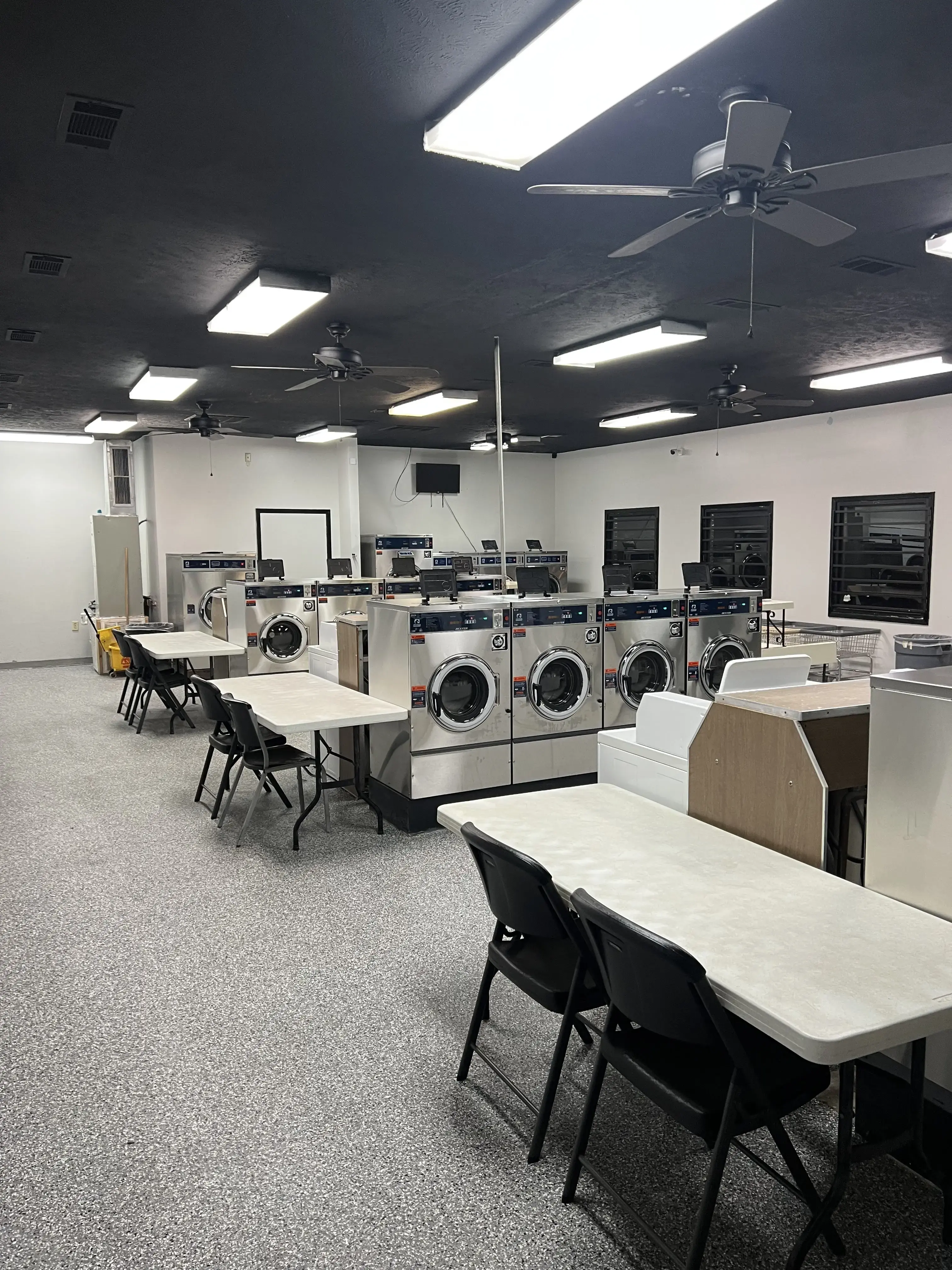 The Washer Laundromat thumbnail 9