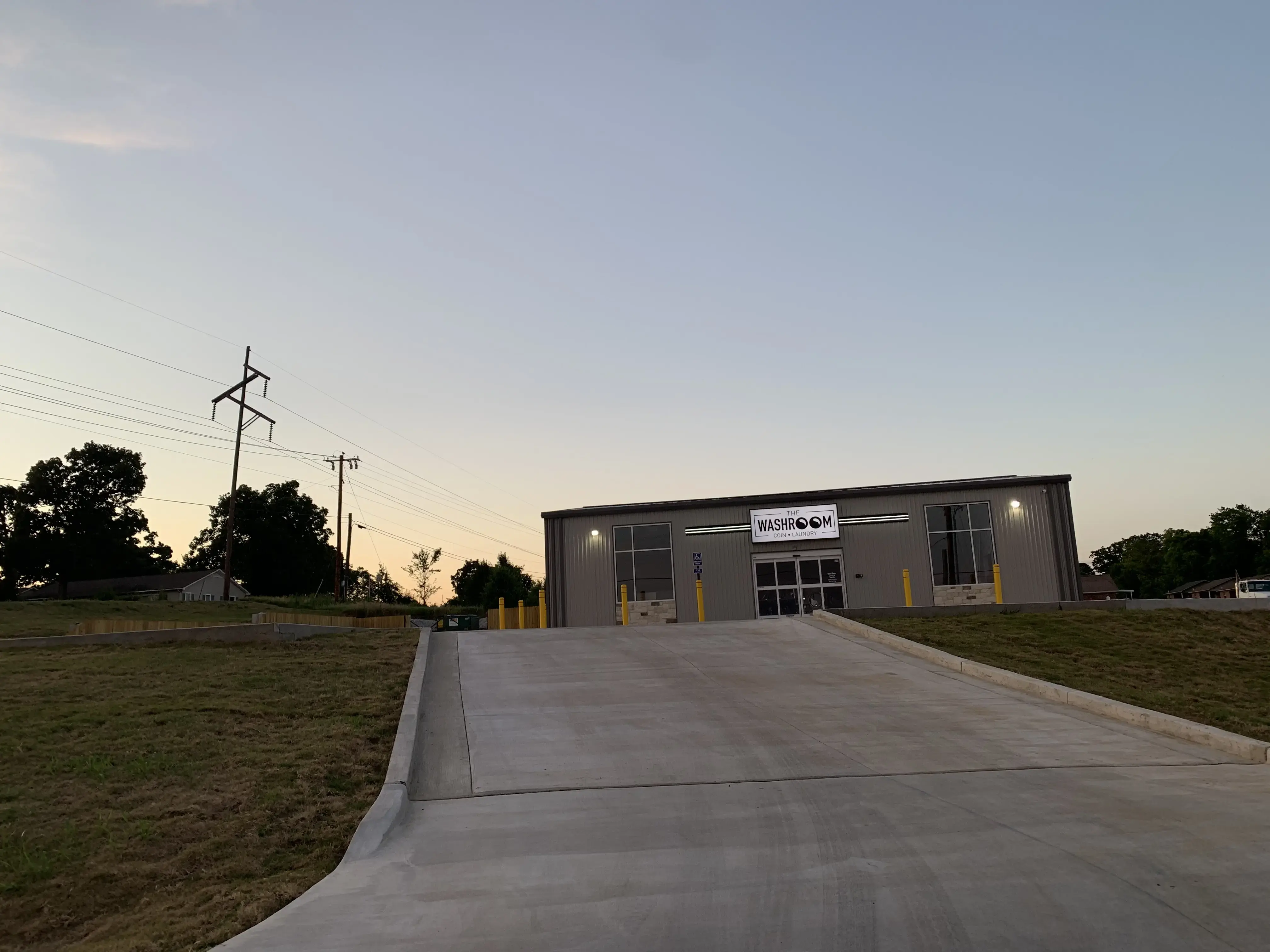 The Washroom Coin Laundry - Image 13