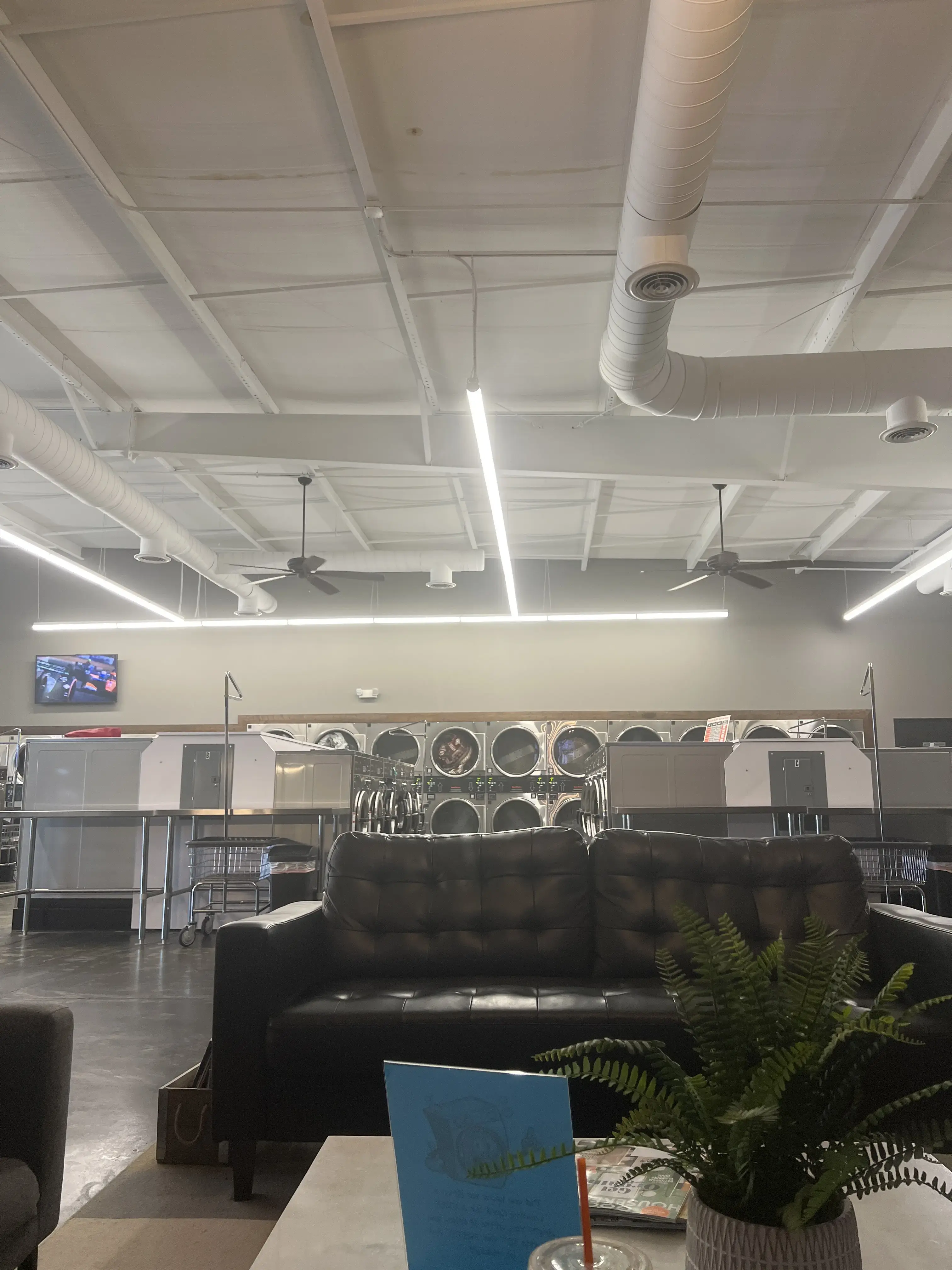 The Washroom Laundromat - Image 12