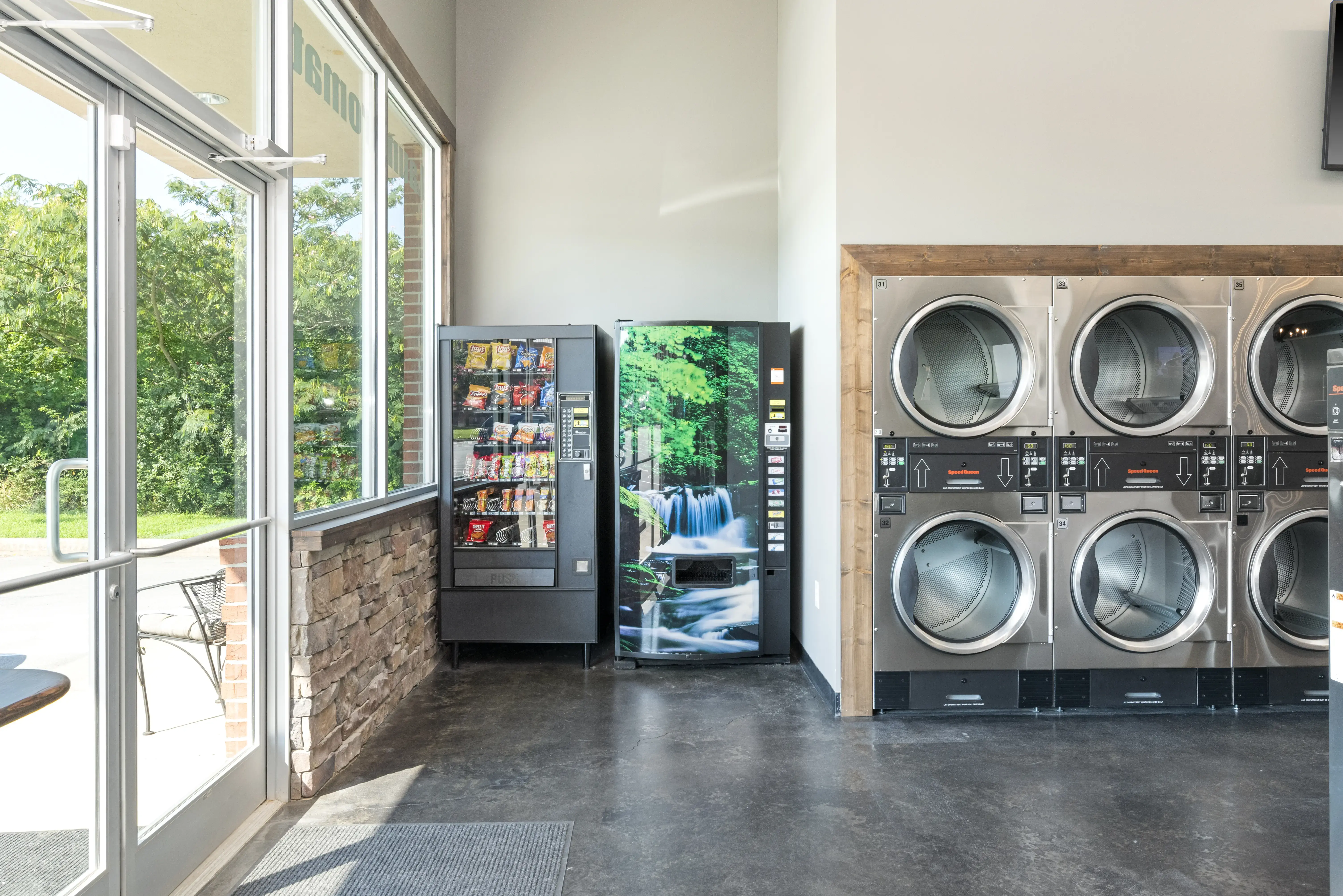 The Washroom Laundromat - Image 14