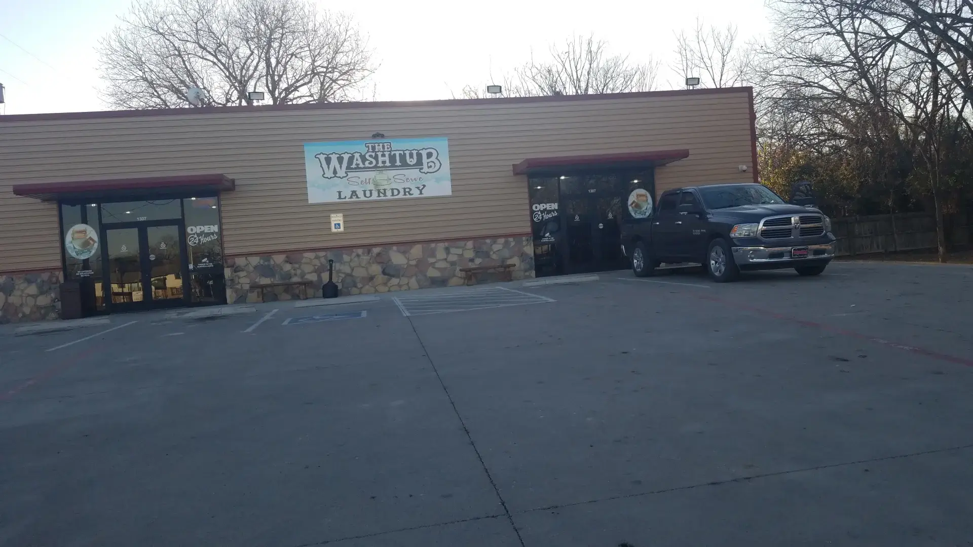 The Washtub Laundromat - Image 16