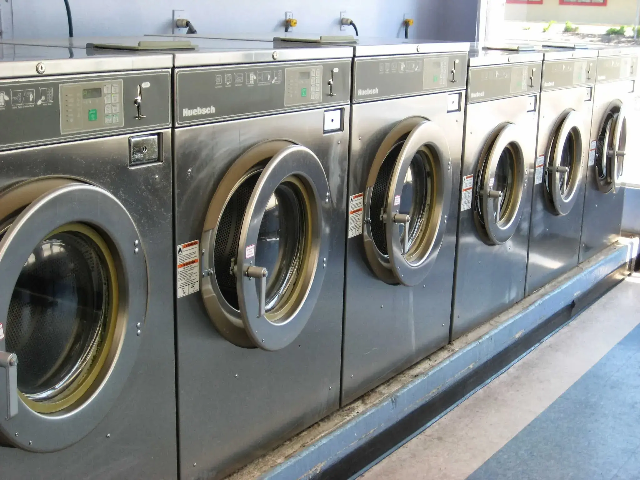 THE WASHTUB LAUNDROMAT thumbnail 2