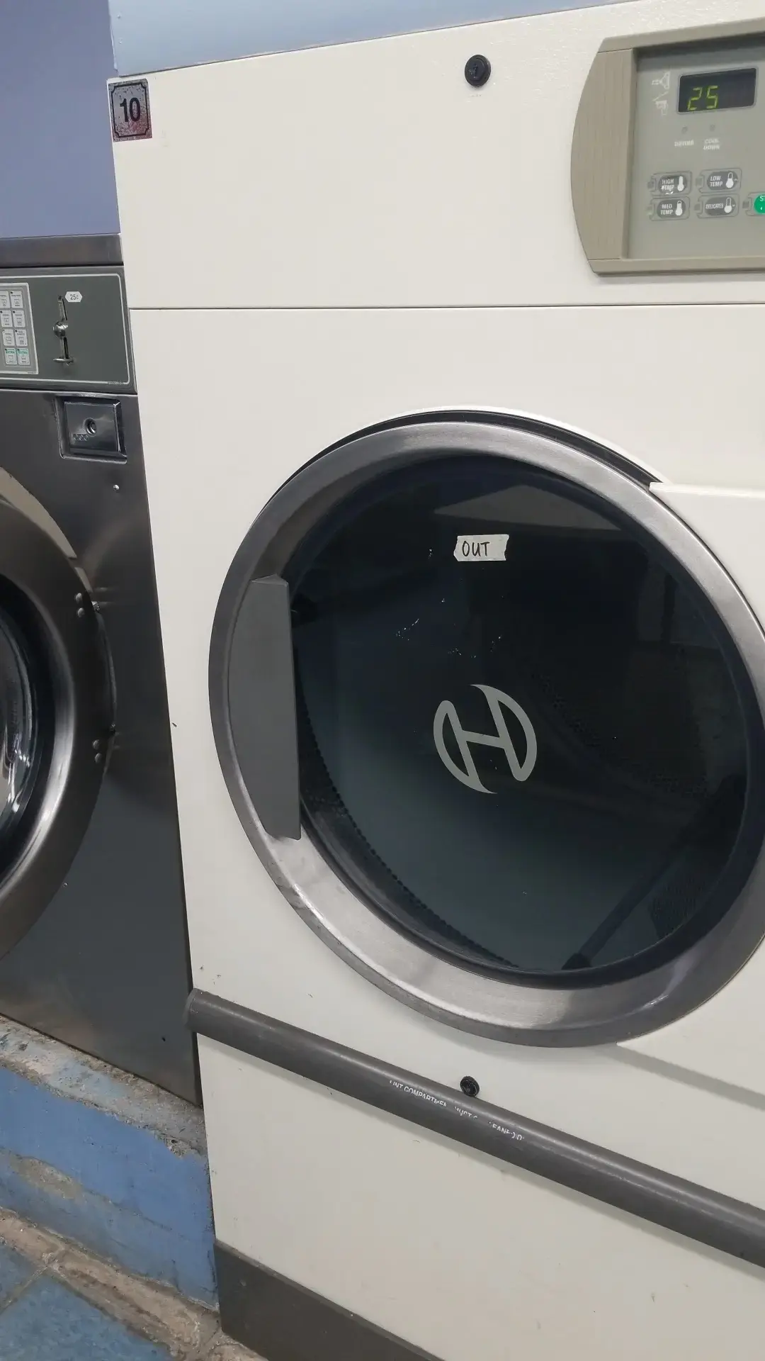 THE WASHTUB LAUNDROMAT - Image 7