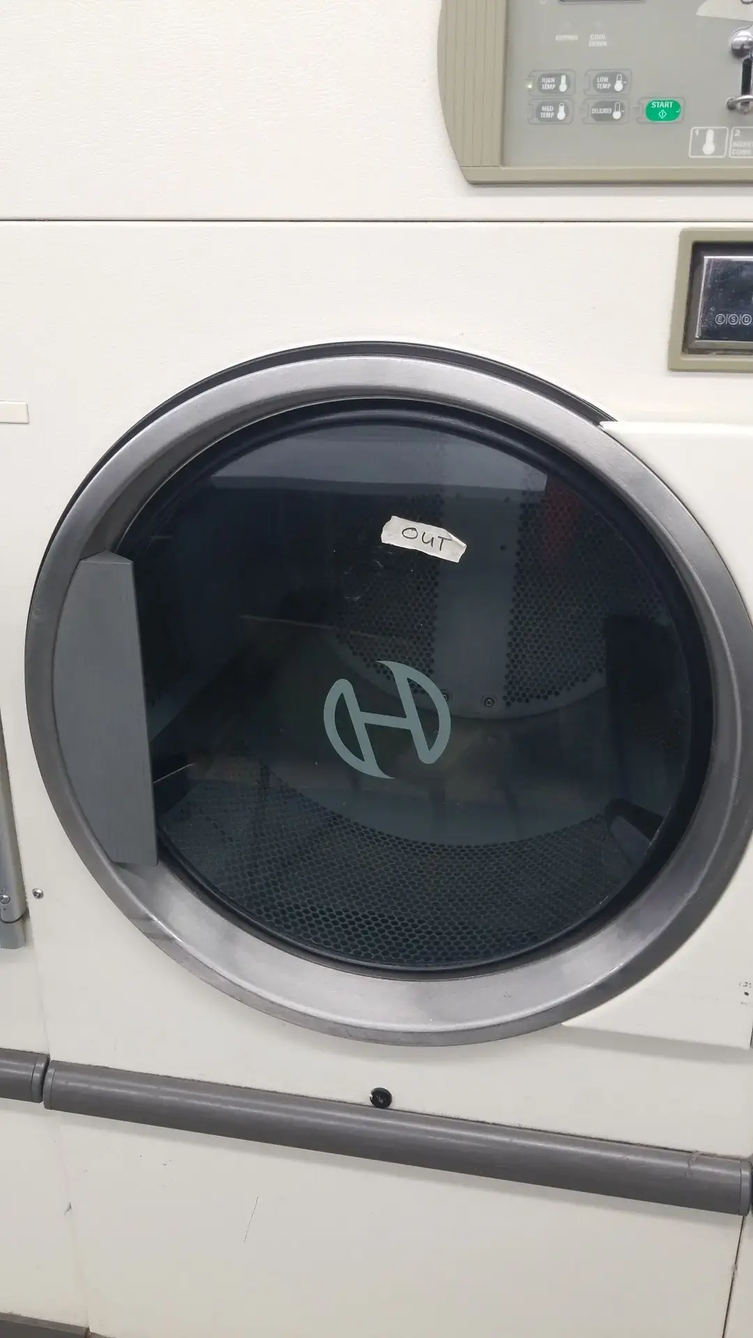 THE WASHTUB LAUNDROMAT - Image 3