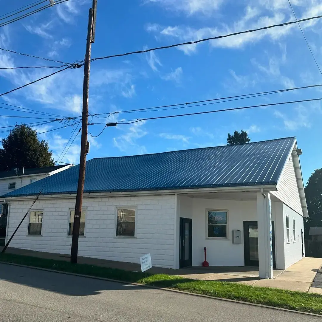 Thirteenth Street Laundromat - Image 8
