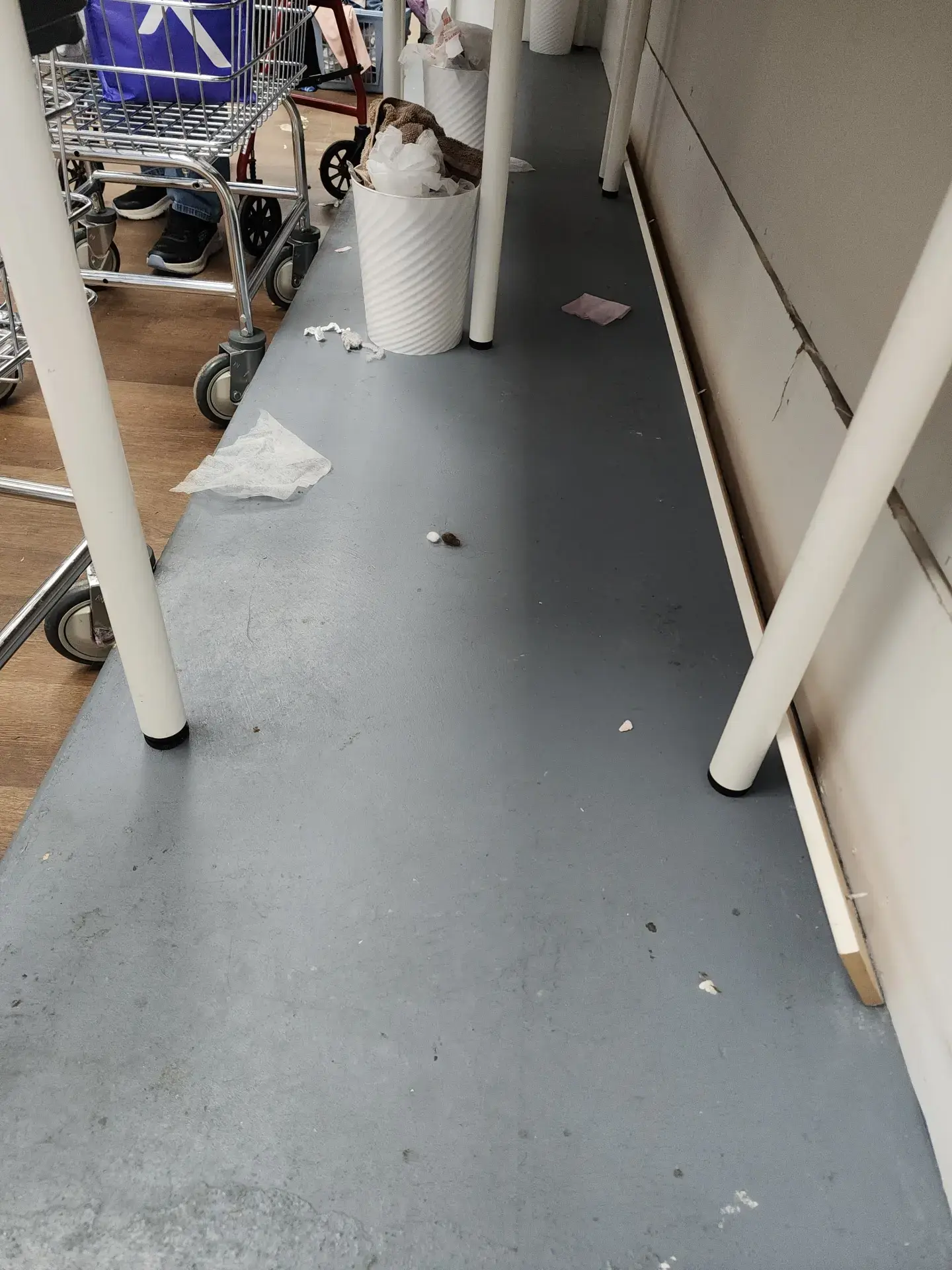 Thirteenth Street Laundromat thumbnail 11