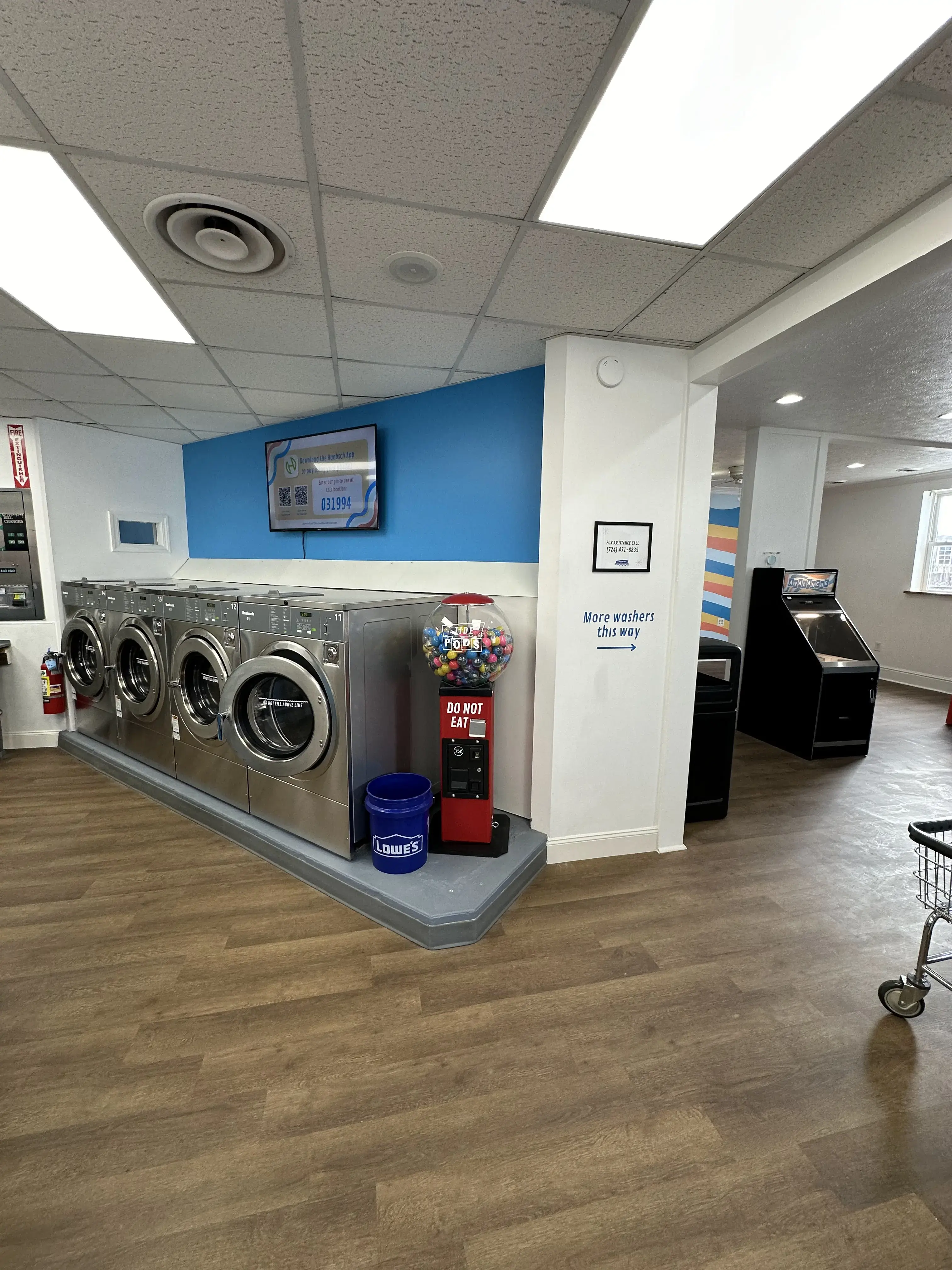 Thirteenth Street Laundromat thumbnail 20