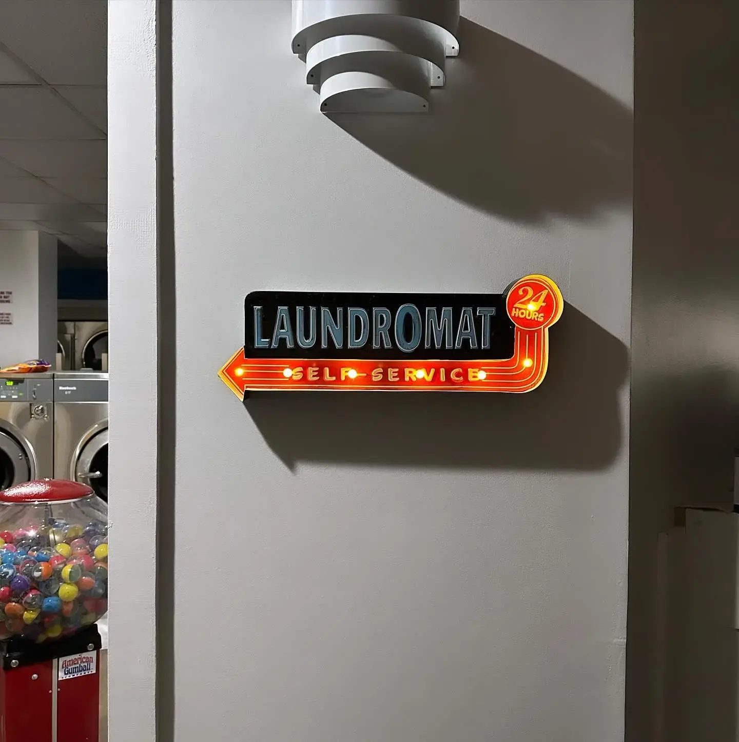 Thirteenth Street Laundromat - Image 5