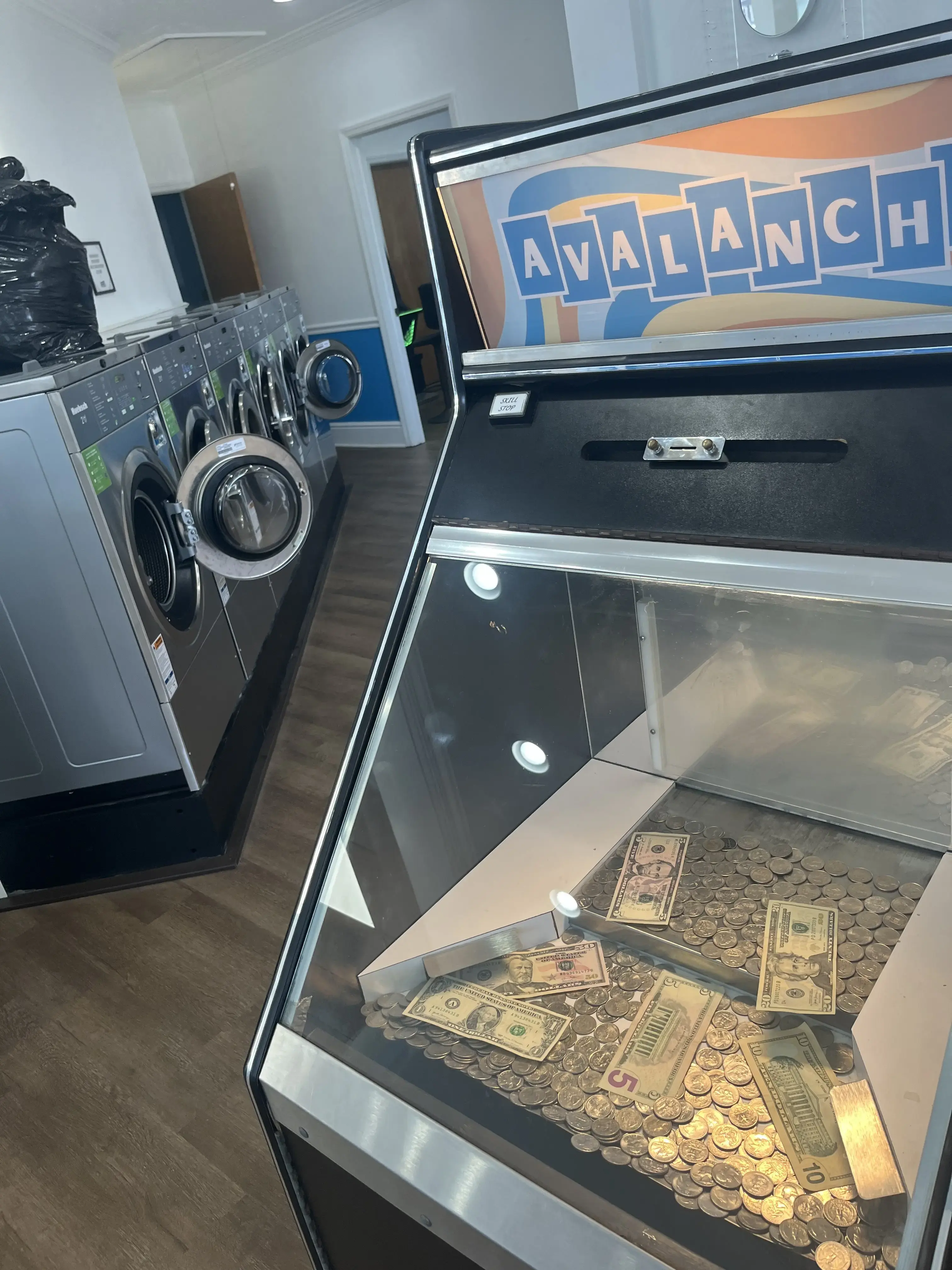 Thirteenth Street Laundromat thumbnail 10