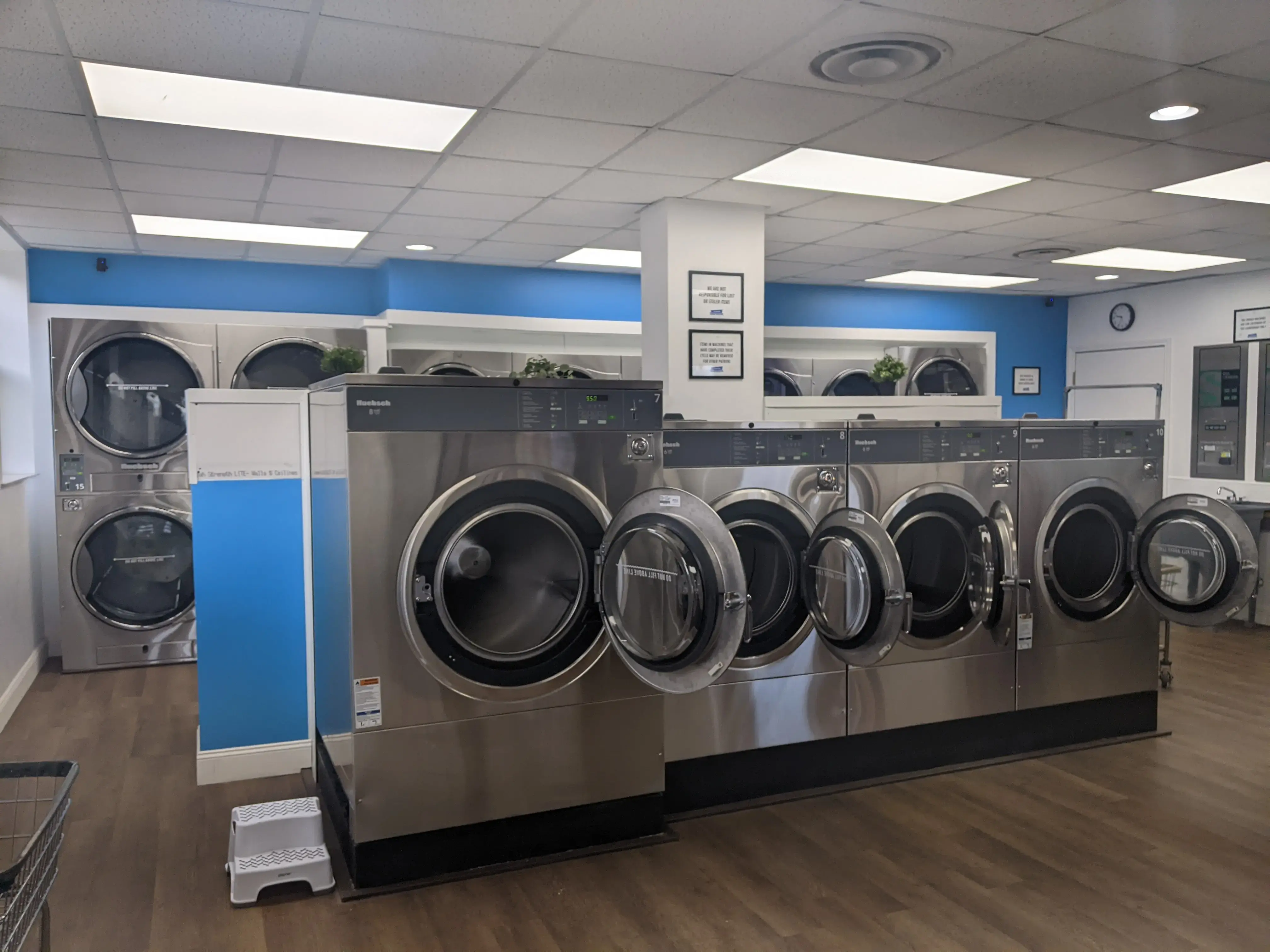 Thirteenth Street Laundromat - Image 17