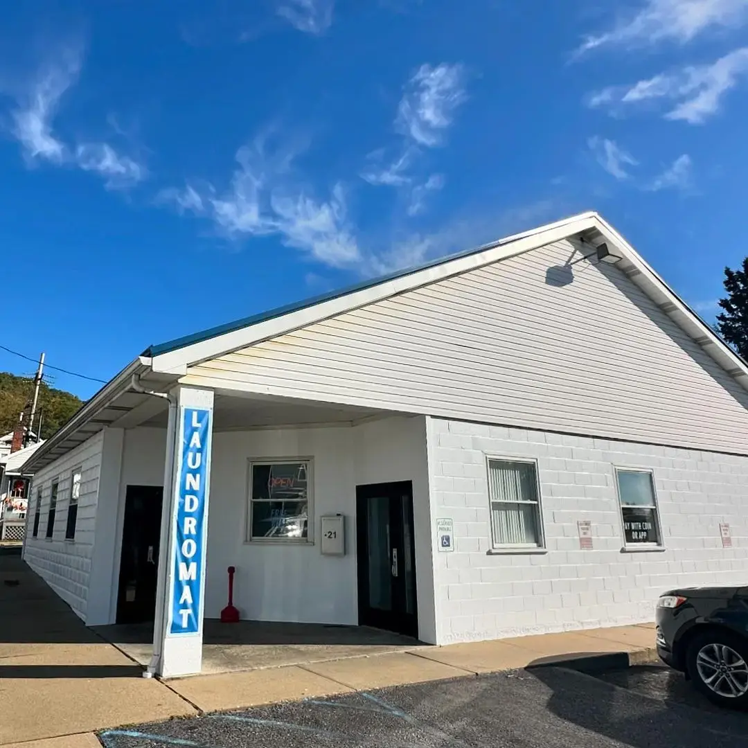 Thirteenth Street Laundromat - Image 3