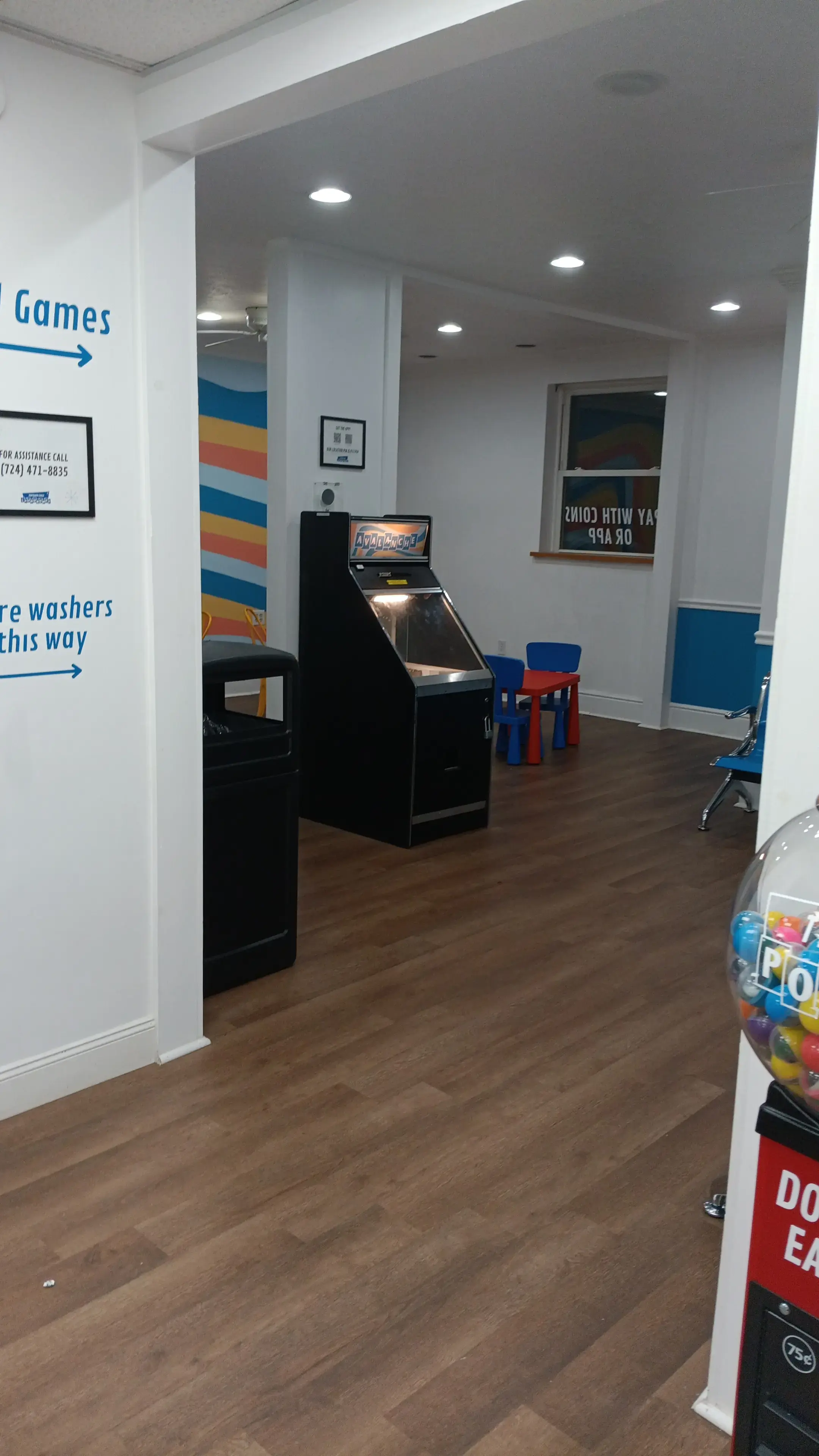 Thirteenth Street Laundromat thumbnail 16