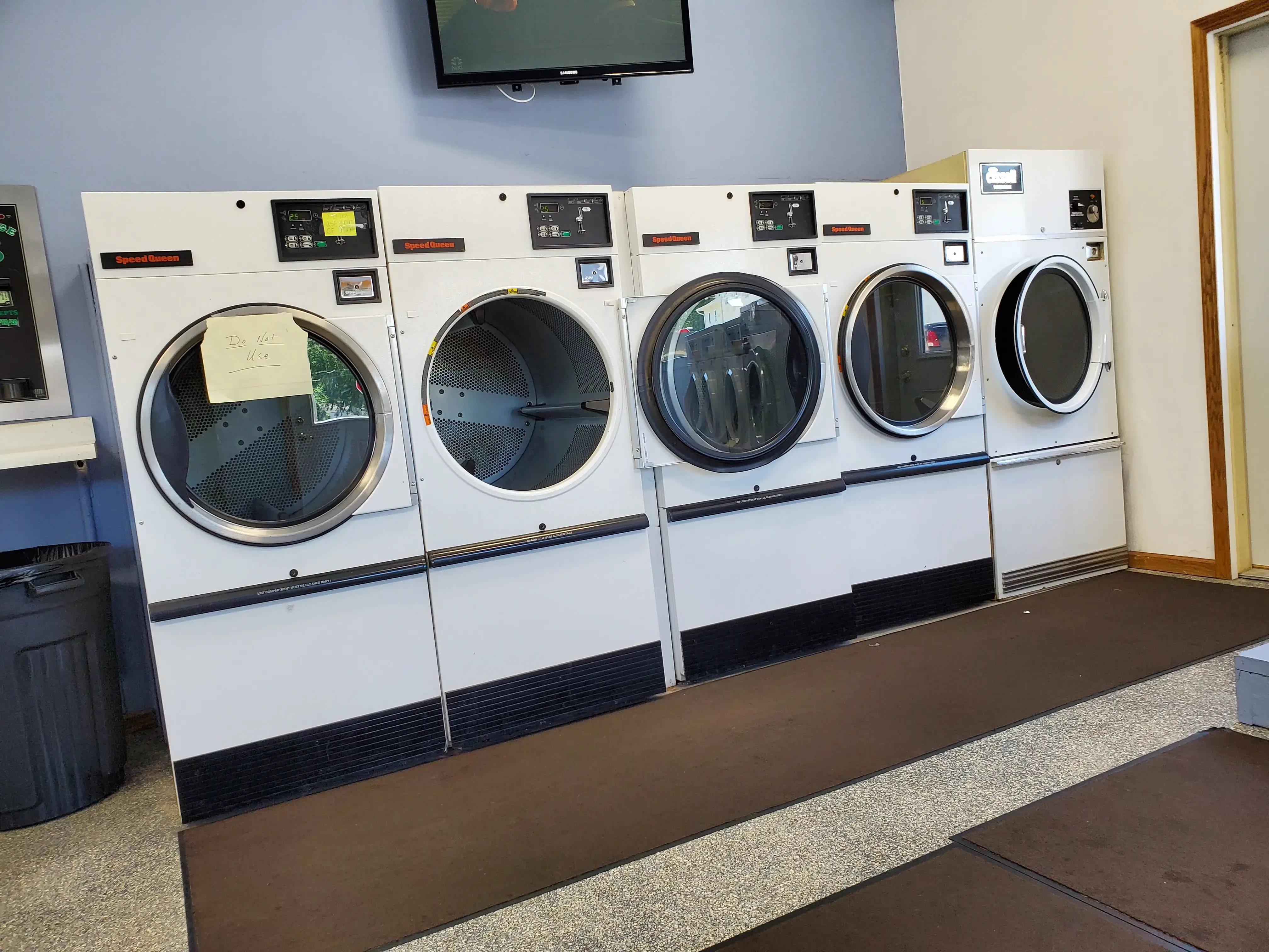 Thomson Laundromat - Image 9