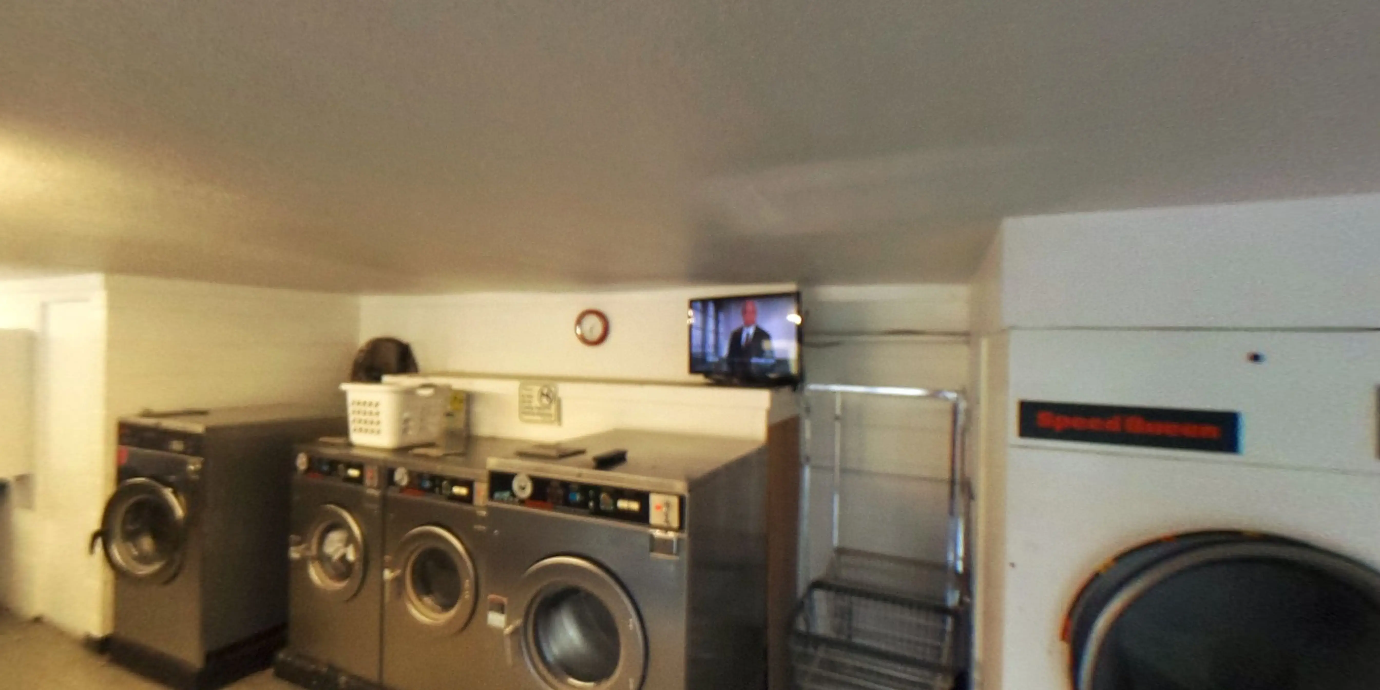 Thornton Park Laundry thumbnail 18