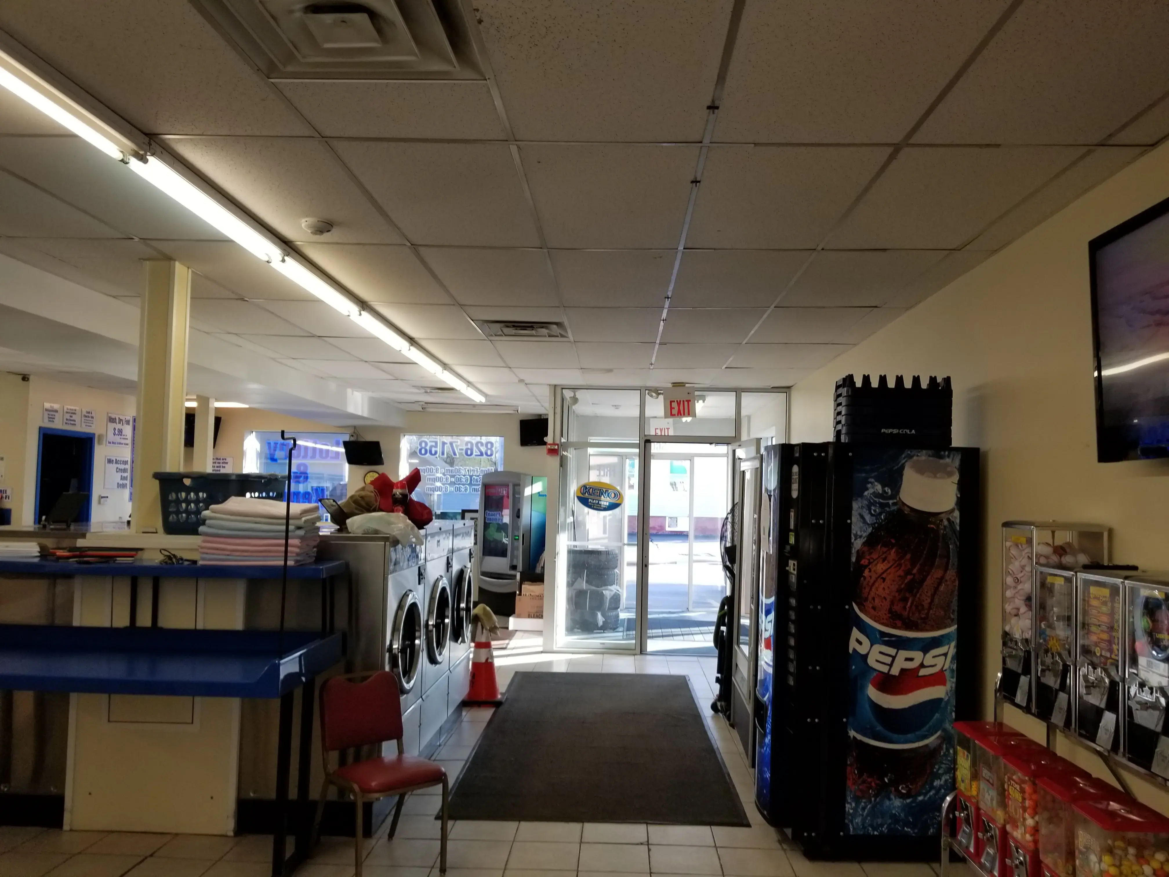 Thorpe's Laundromat & Dry Cleaning - Image 4