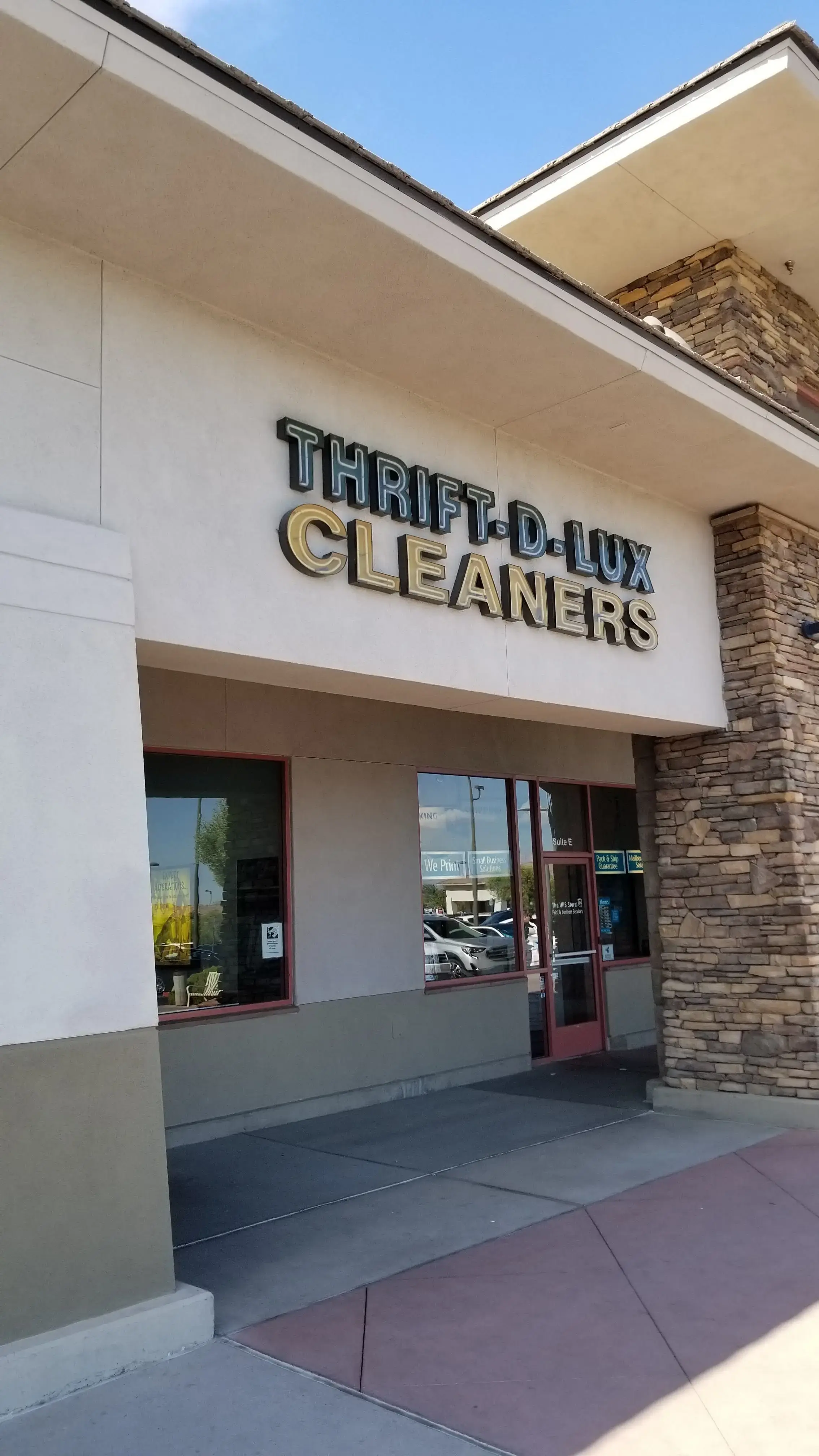 Thrift DLux Cleaners thumbnail 7