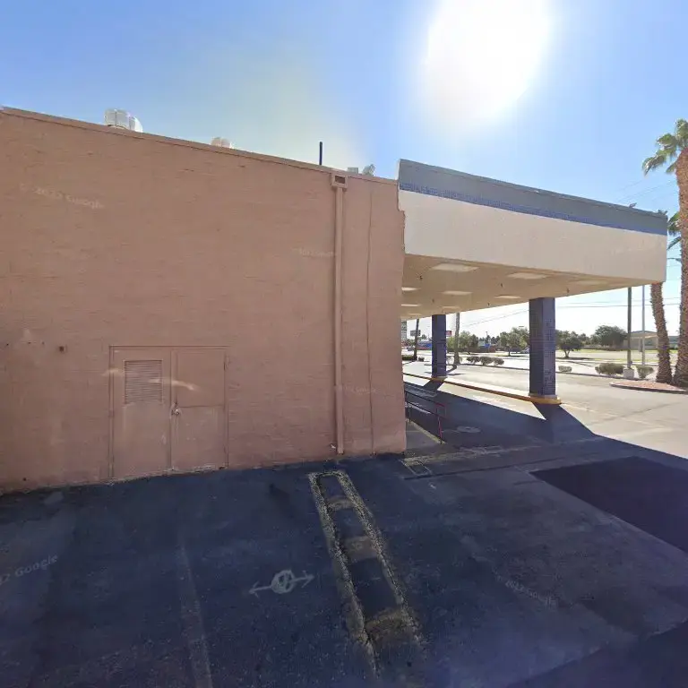 Thrift DLux Cleaners - Image 7