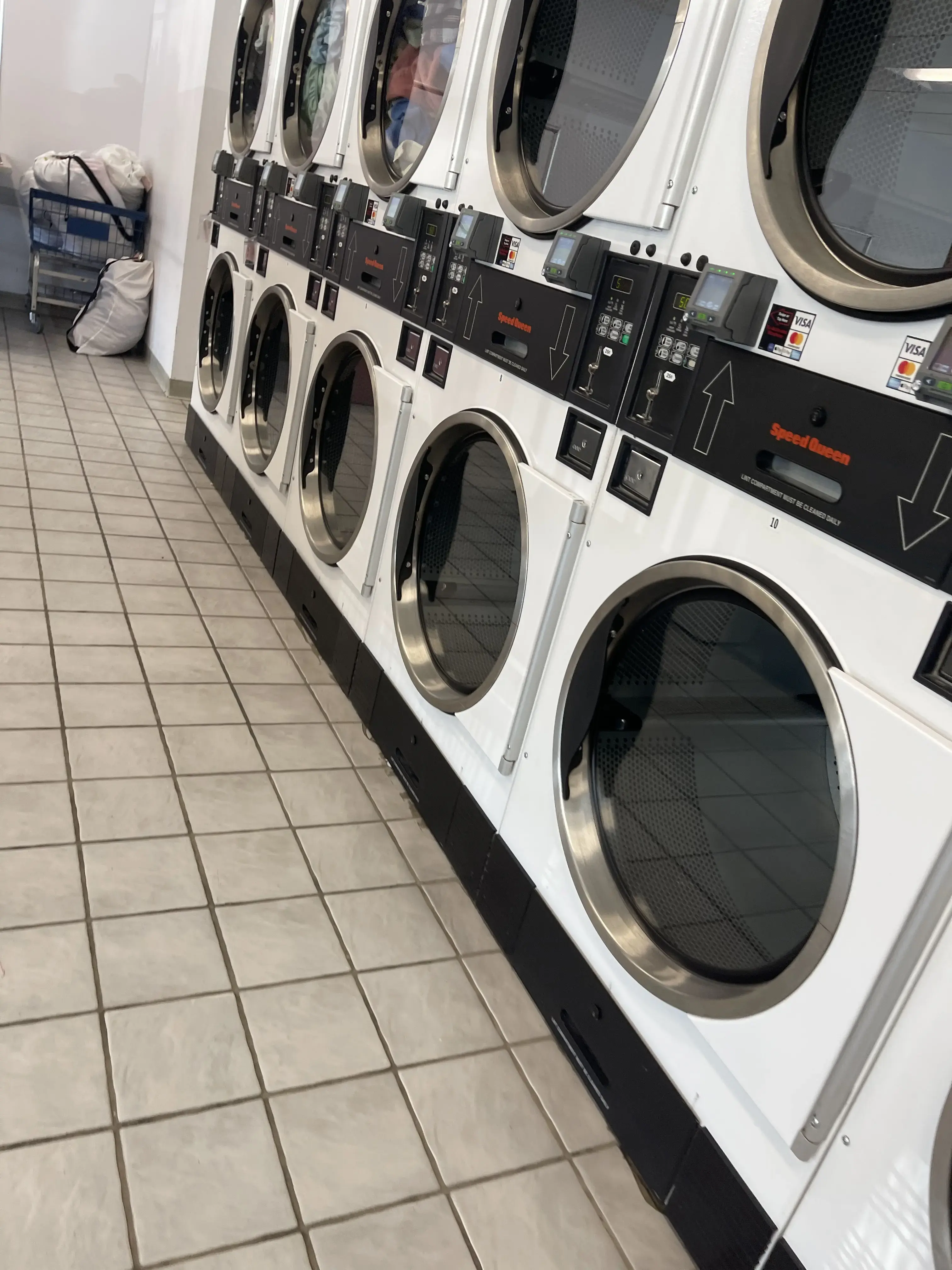 Thrifty Bundle Laundromat - Image 8