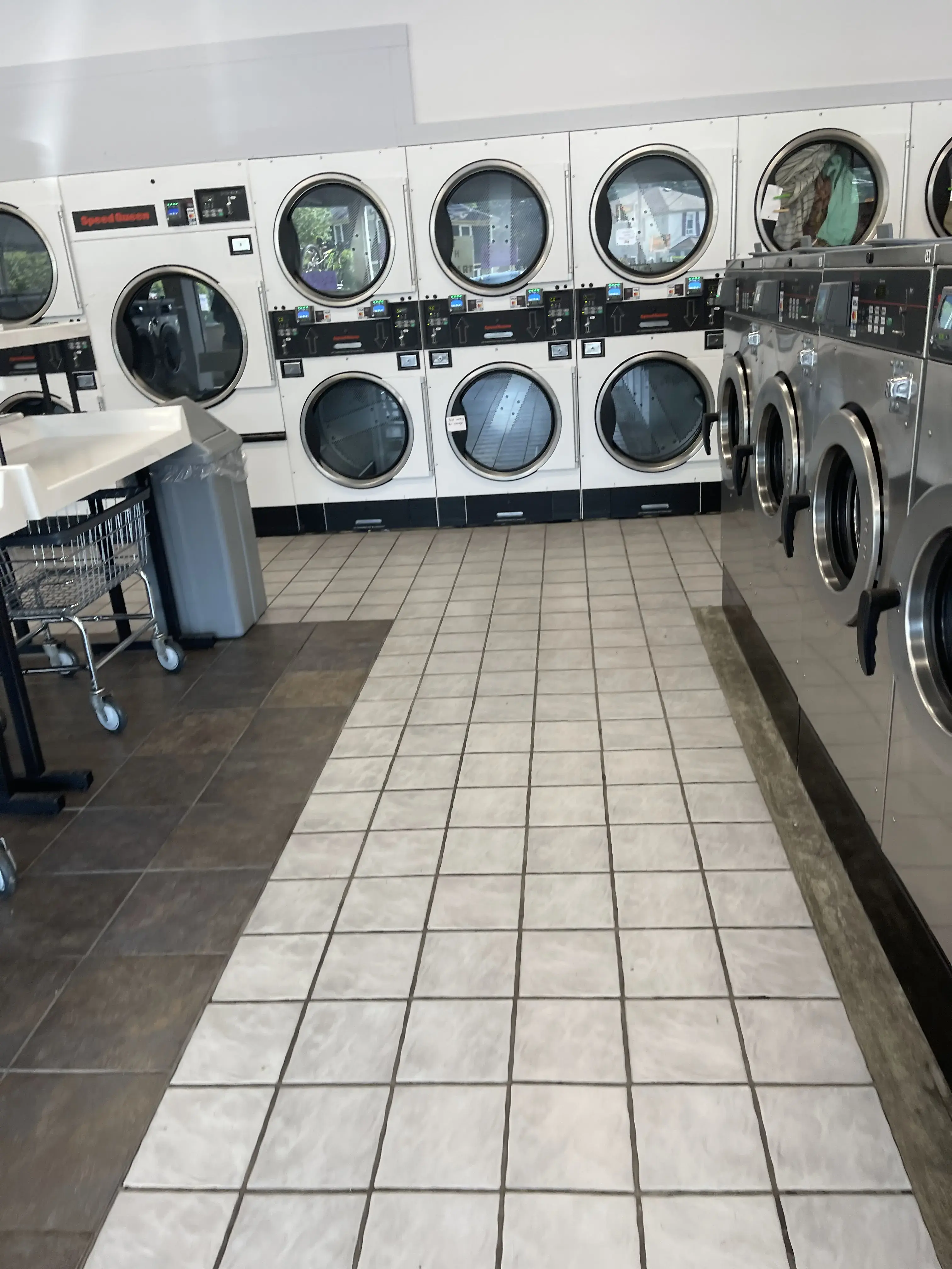 Thrifty Bundle Laundromat thumbnail 7