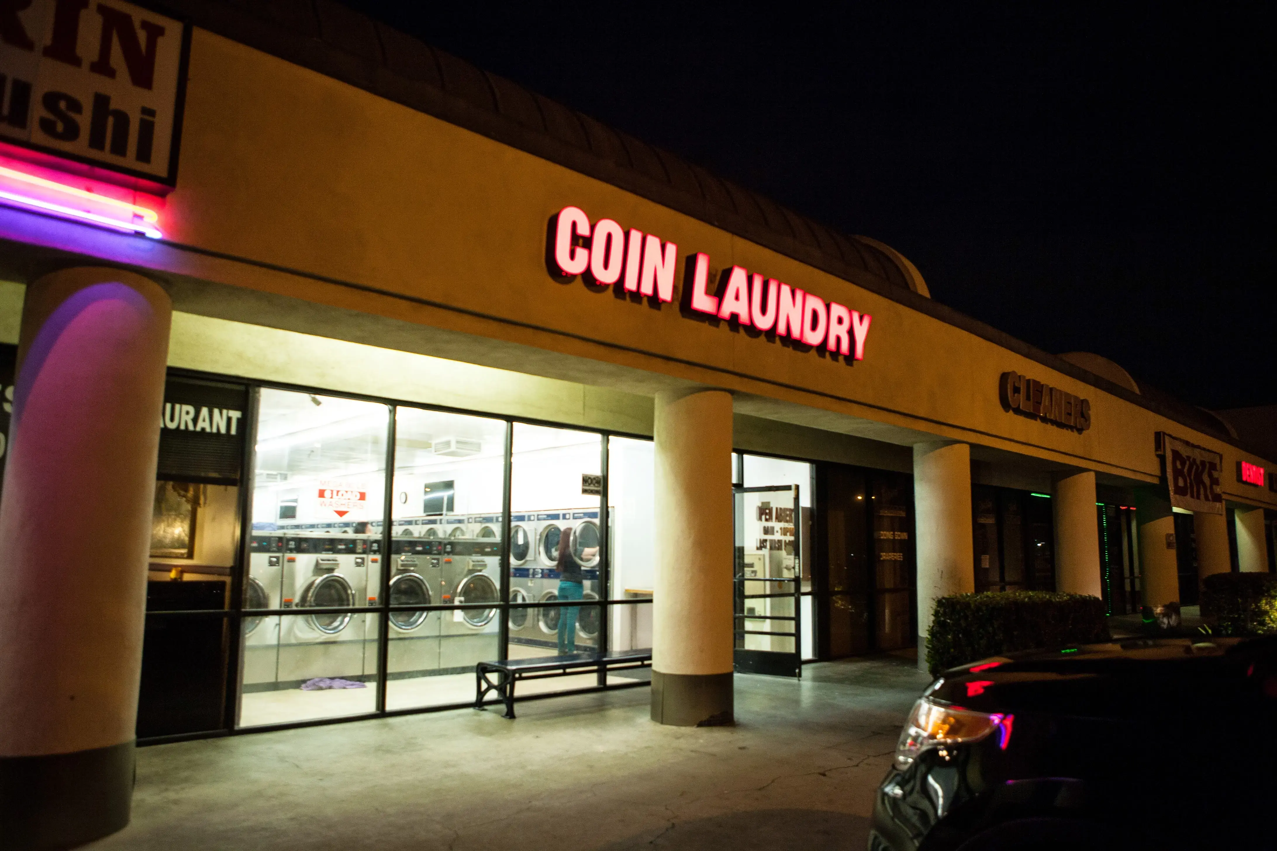 Thrifty Coin Laundry - Image 18