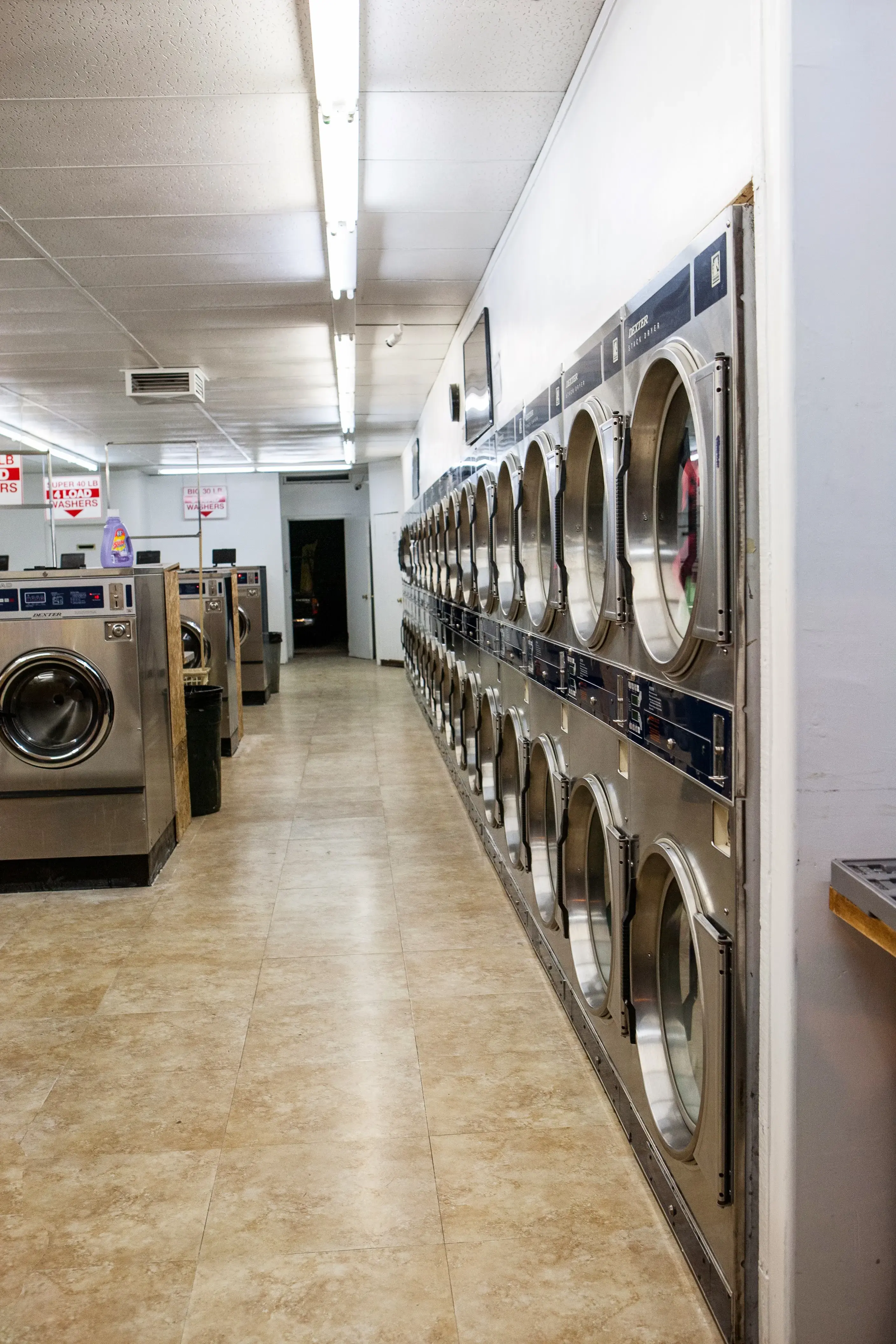 Thrifty Coin Laundry - Image 20