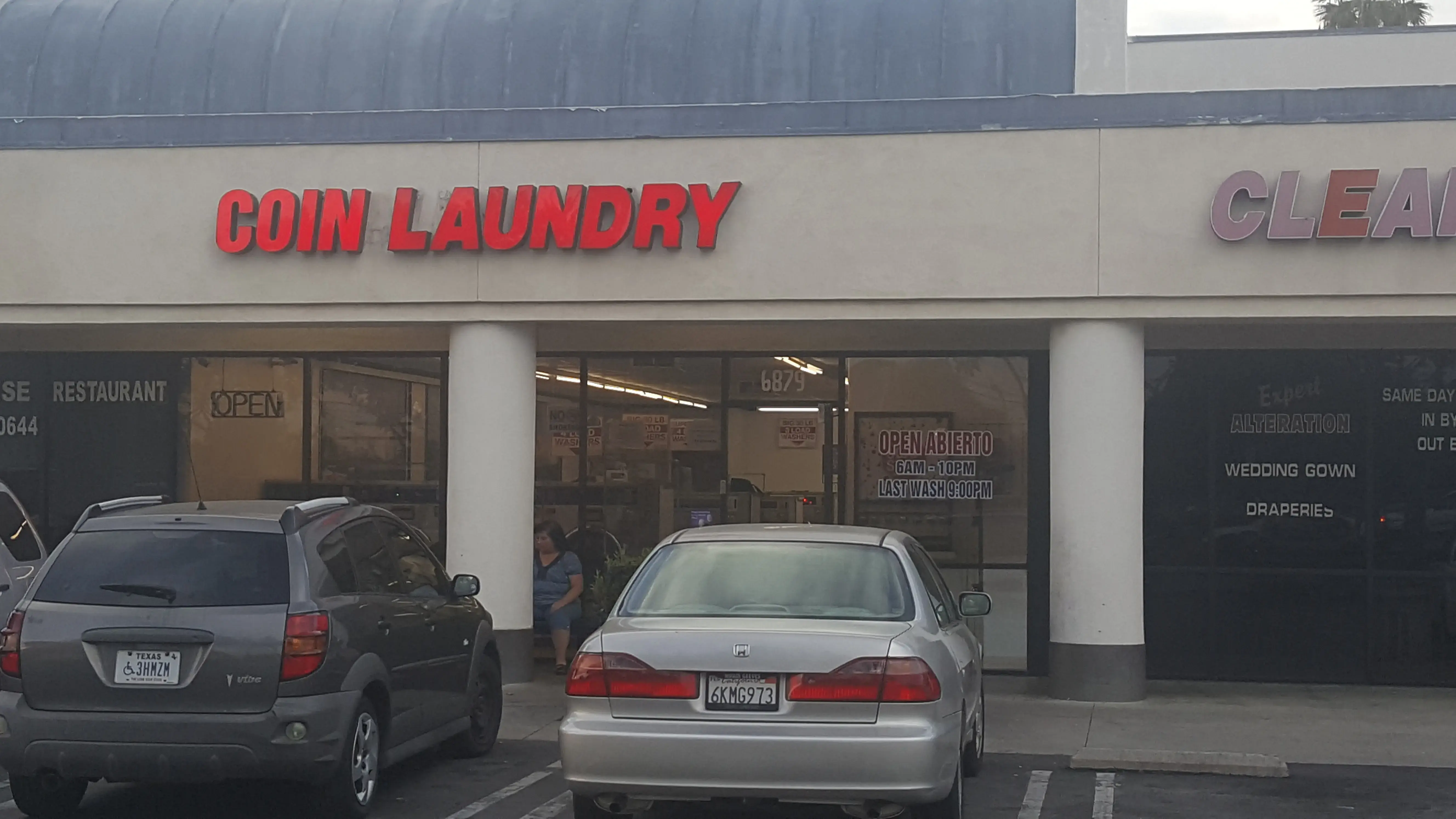 Thrifty Coin Laundry - Image 17