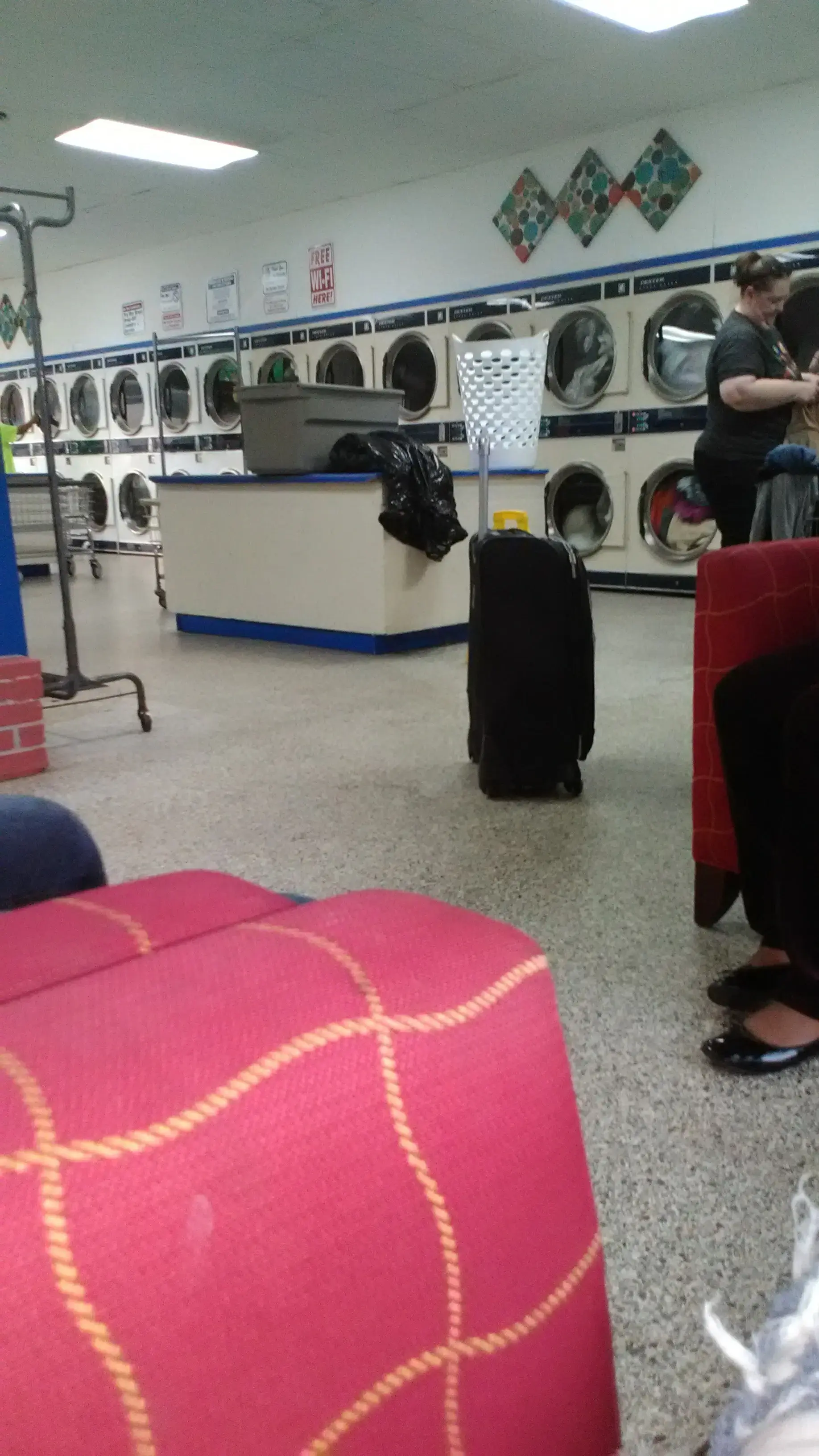 Thumbs Up Coin Laundry - Image 13