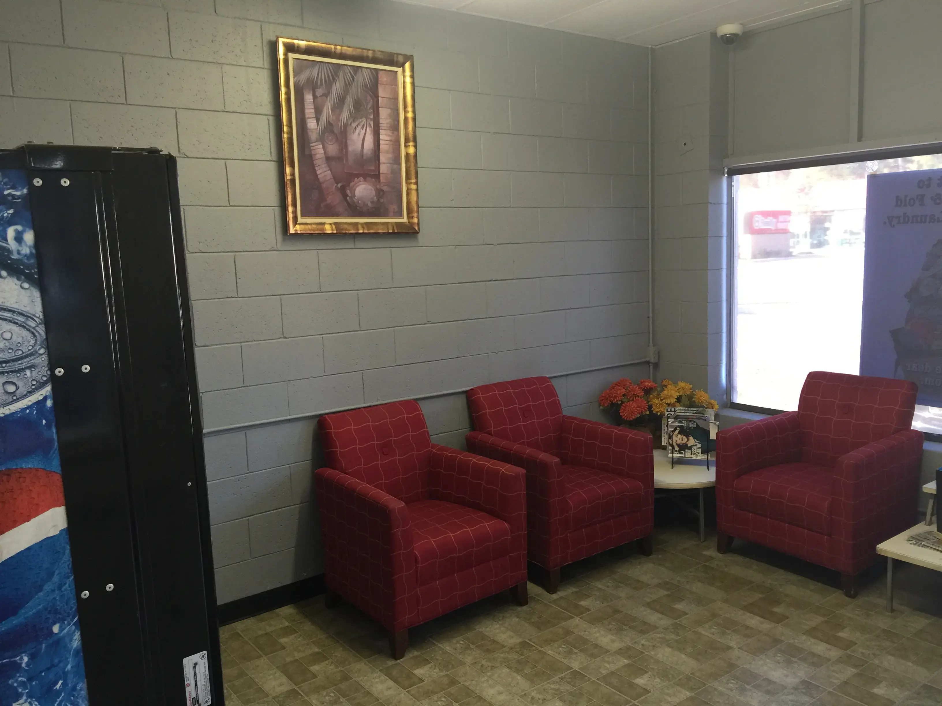 Thumbs Up Coin Laundry - Image 8