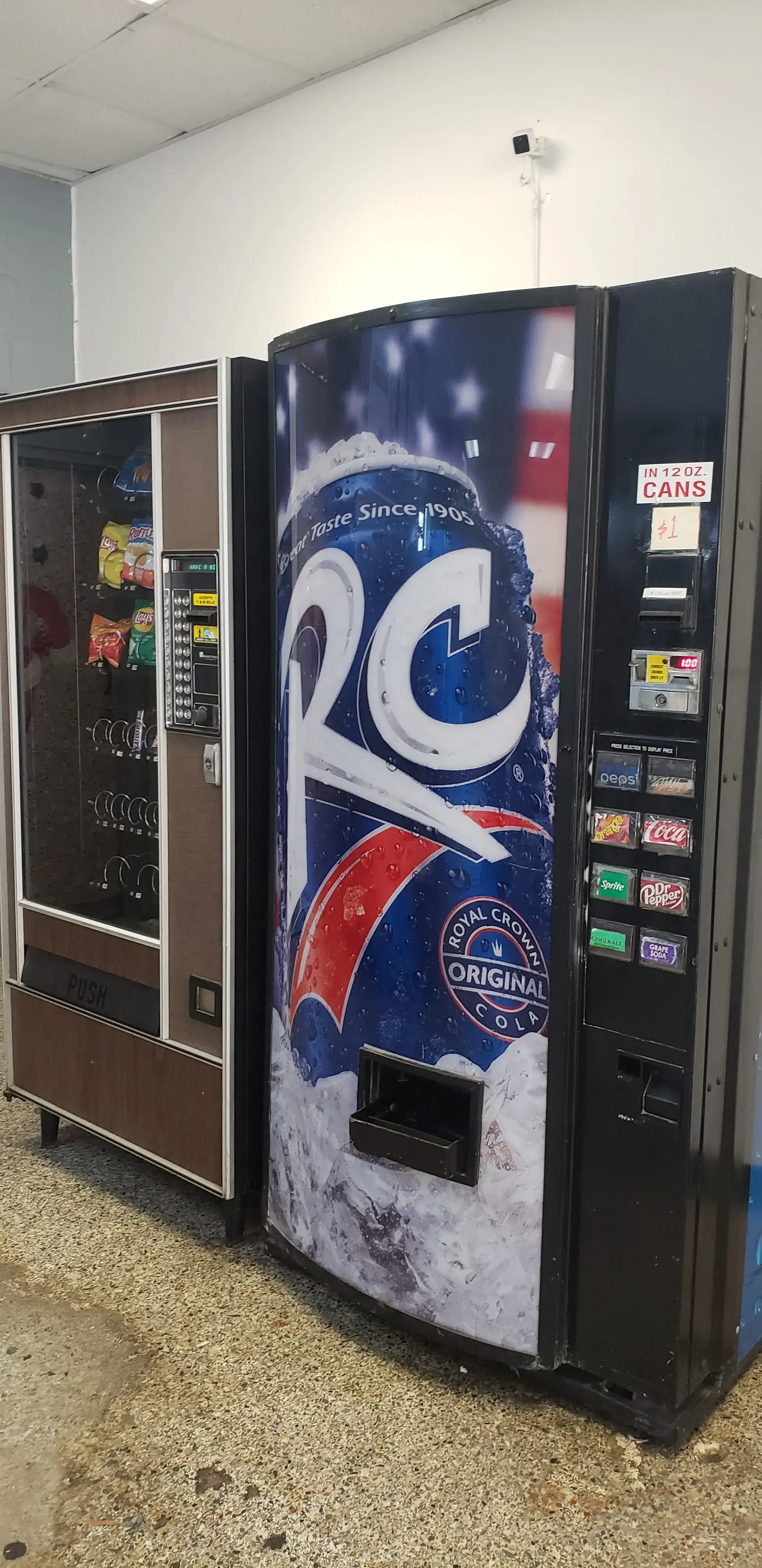 Thumbs Up Coin Laundry - Image 4