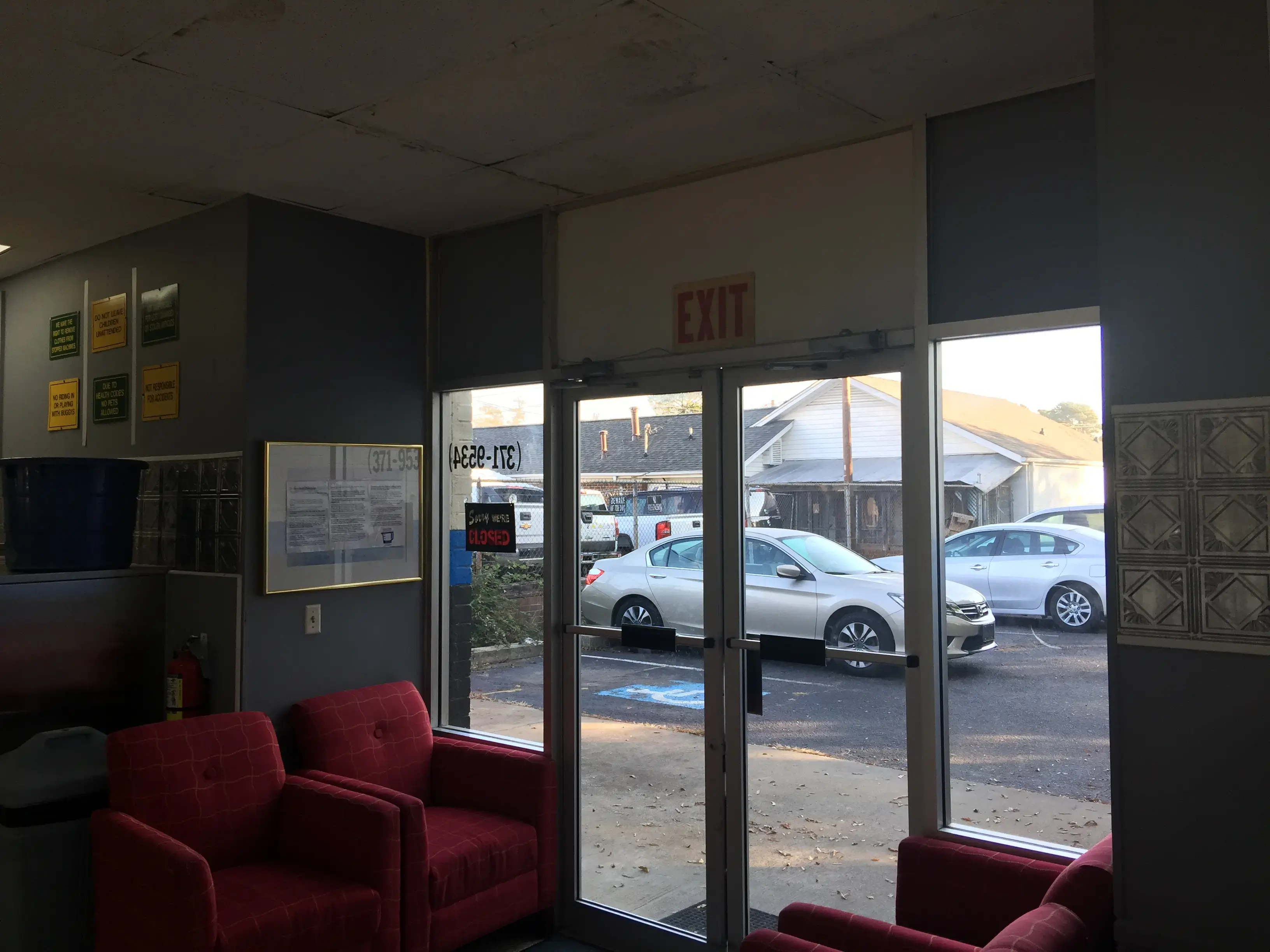 Thumbs Up Coin Laundry thumbnail 7