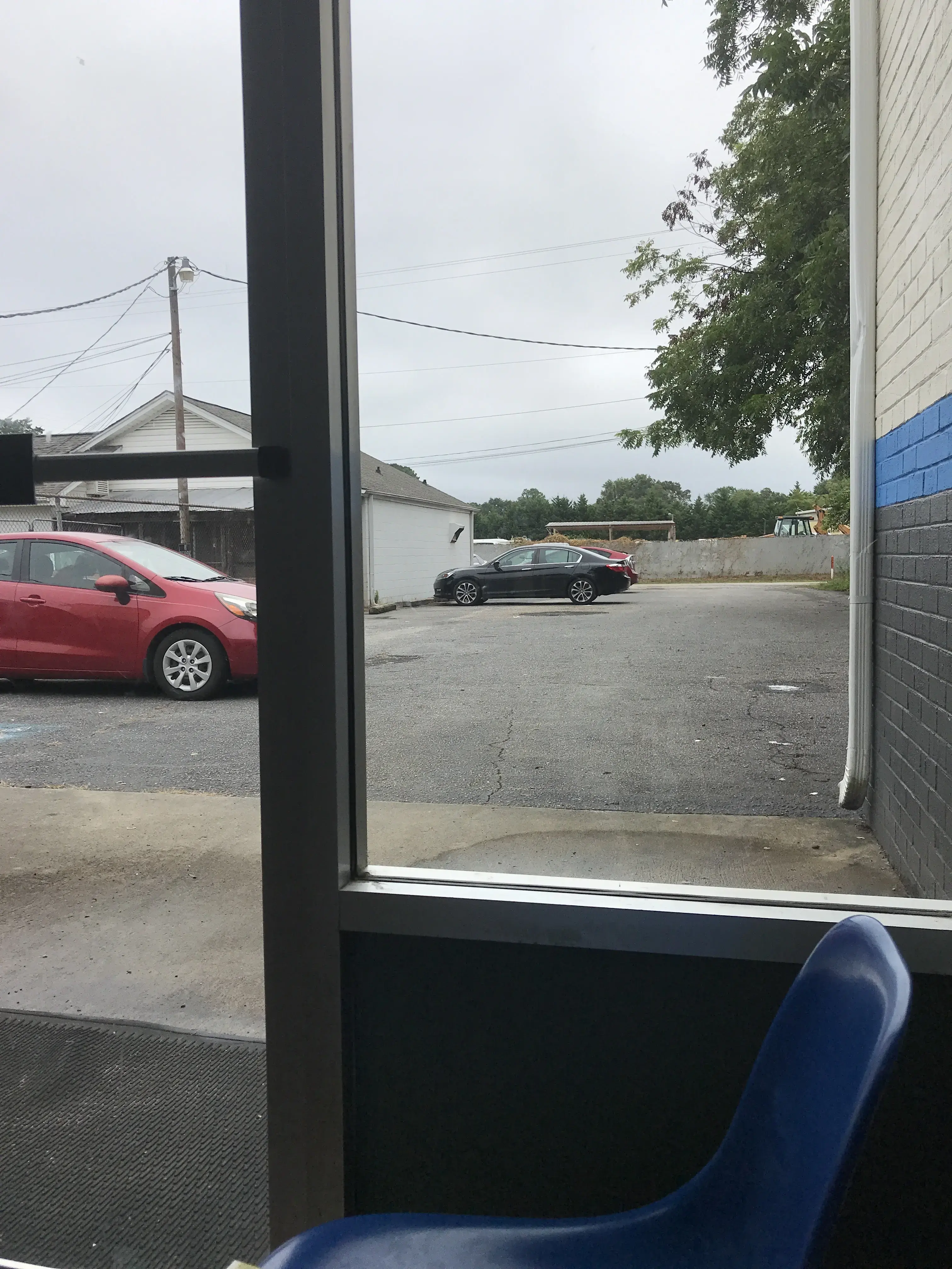 Thumbs Up Coin Laundry - Image 15