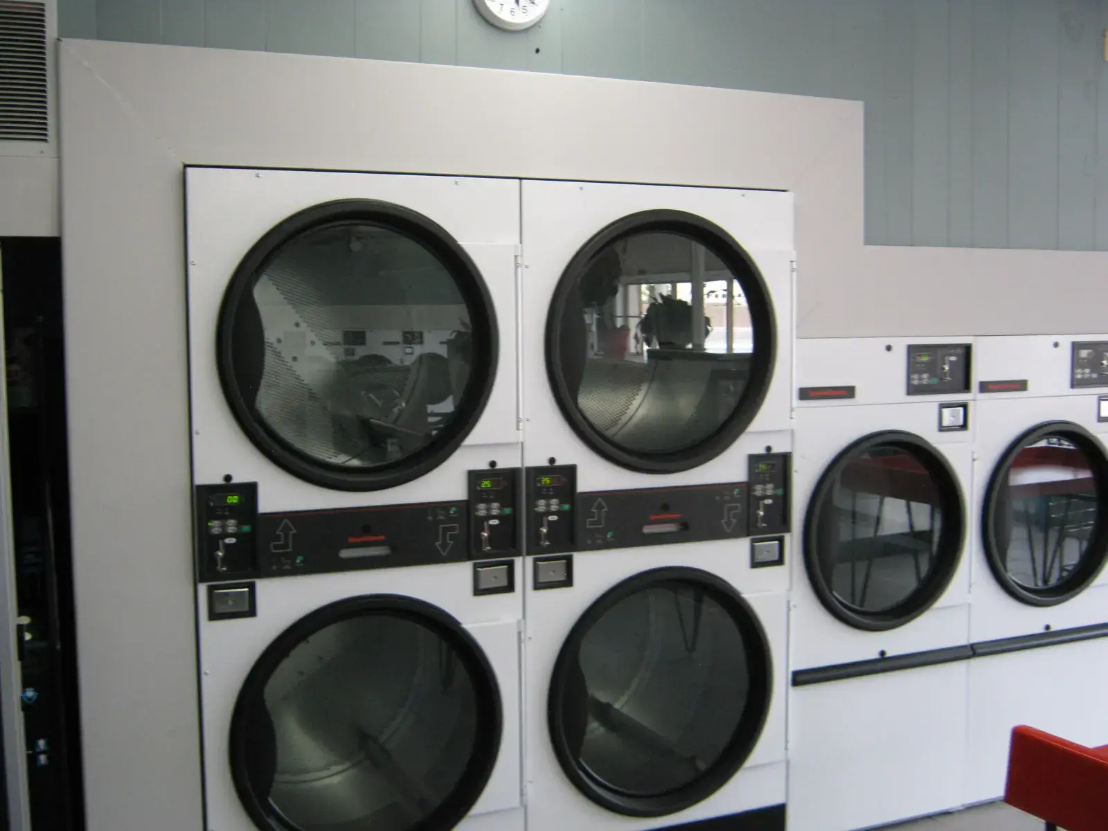 Ti-Dee Laundromat - Image 16