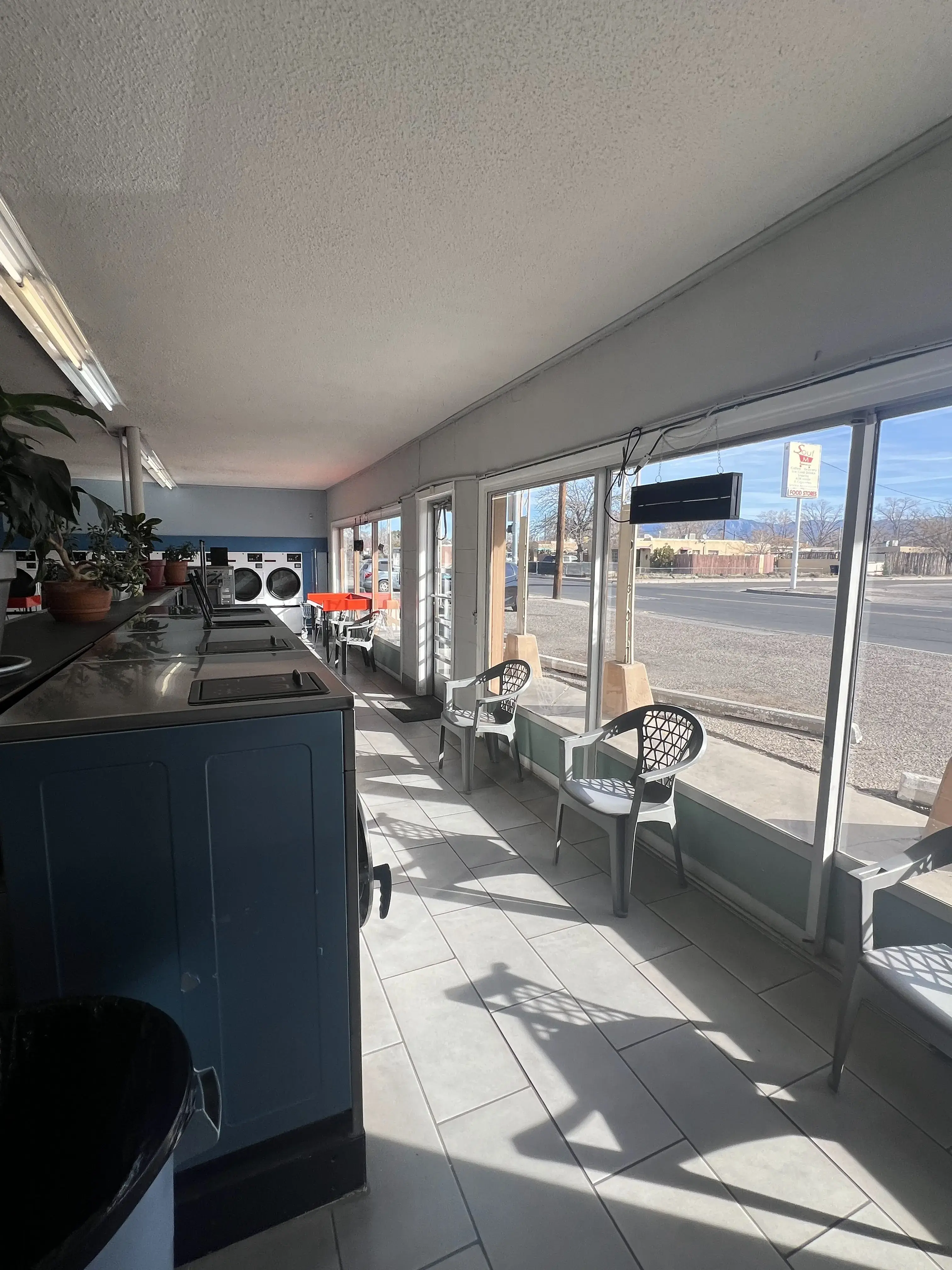 Ti-Dee Laundromat - Image 4