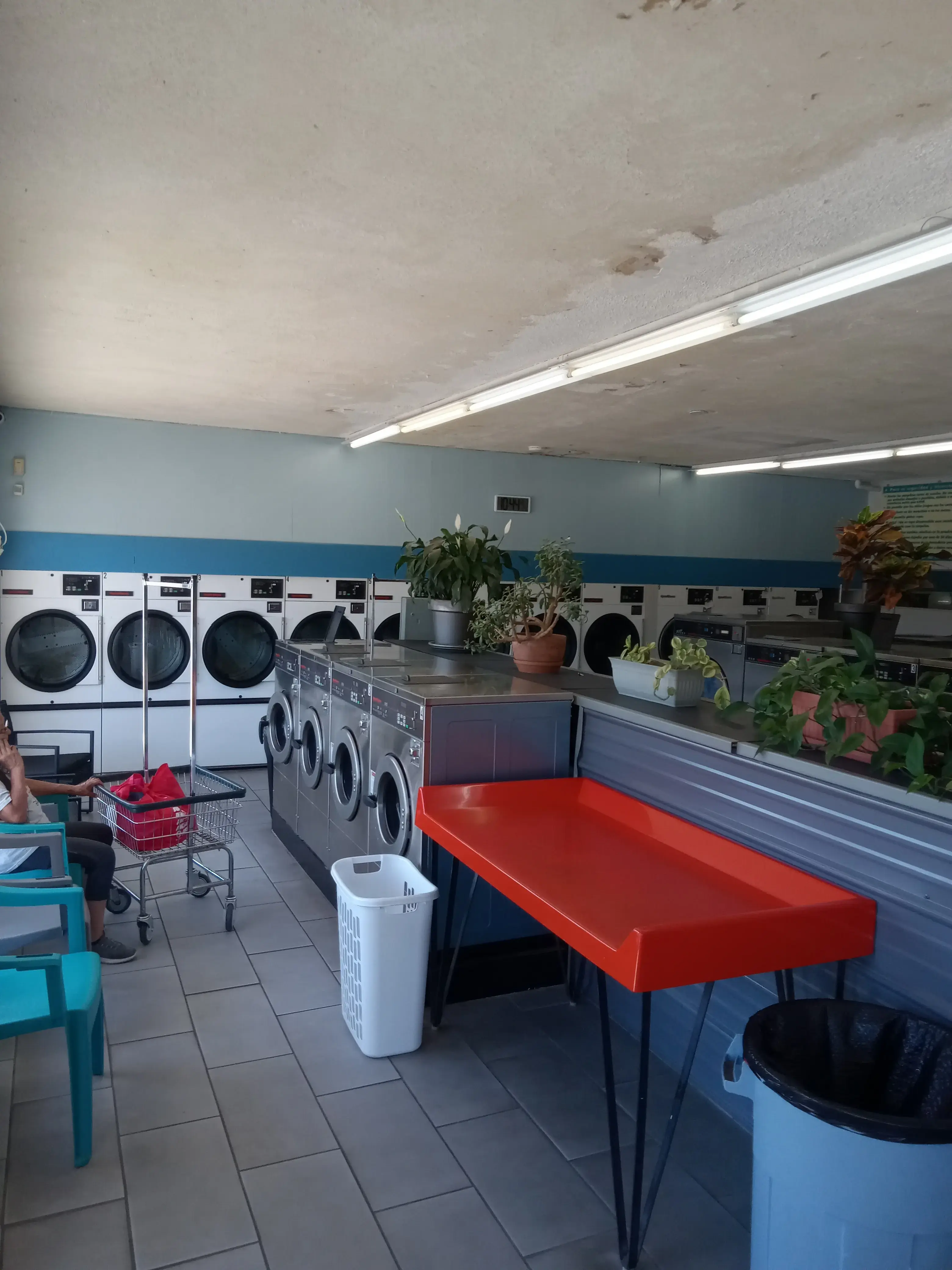 Ti-Dee Laundromat thumbnail 20