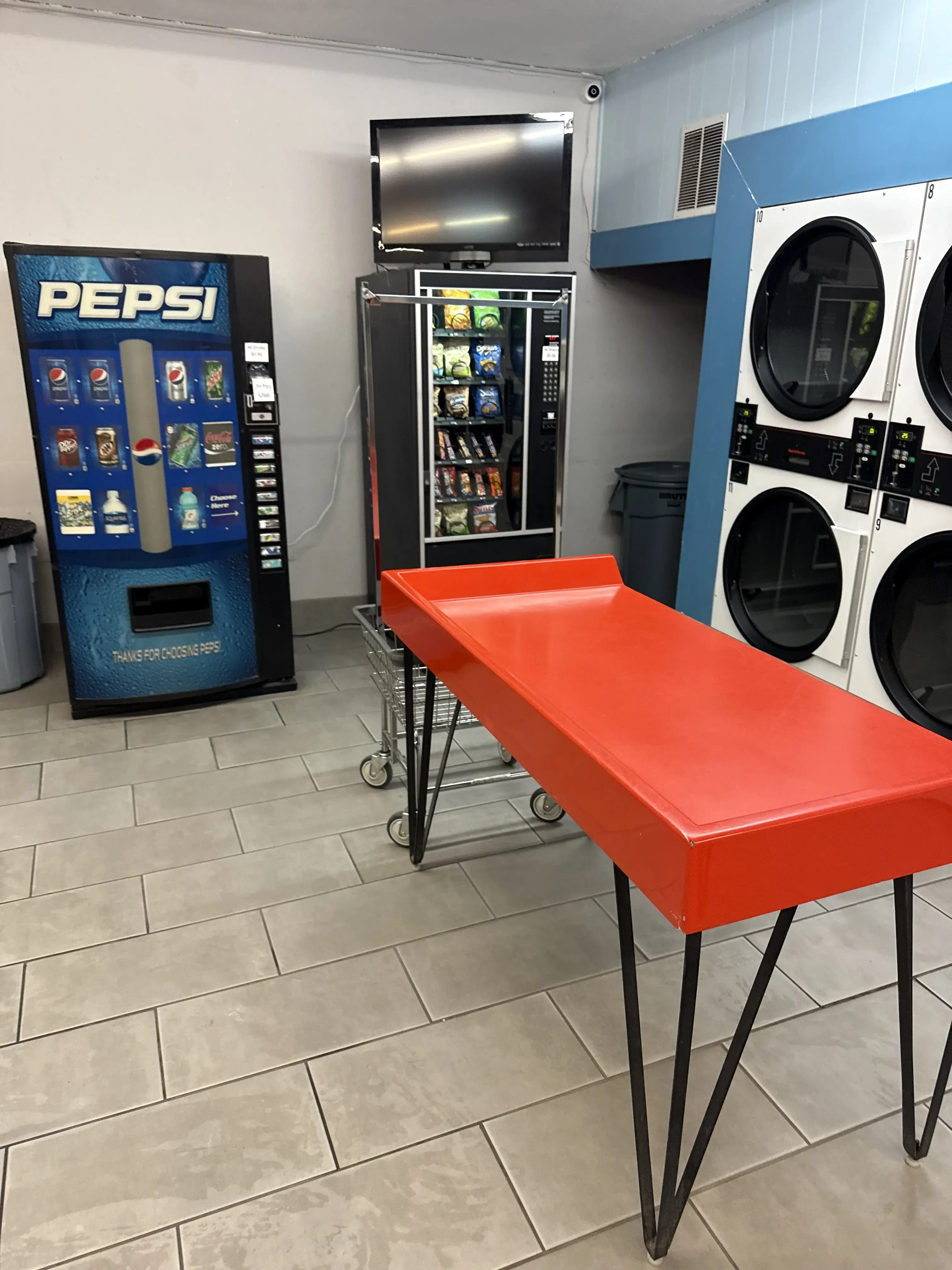 Ti-Dee Laundromat - Image 6