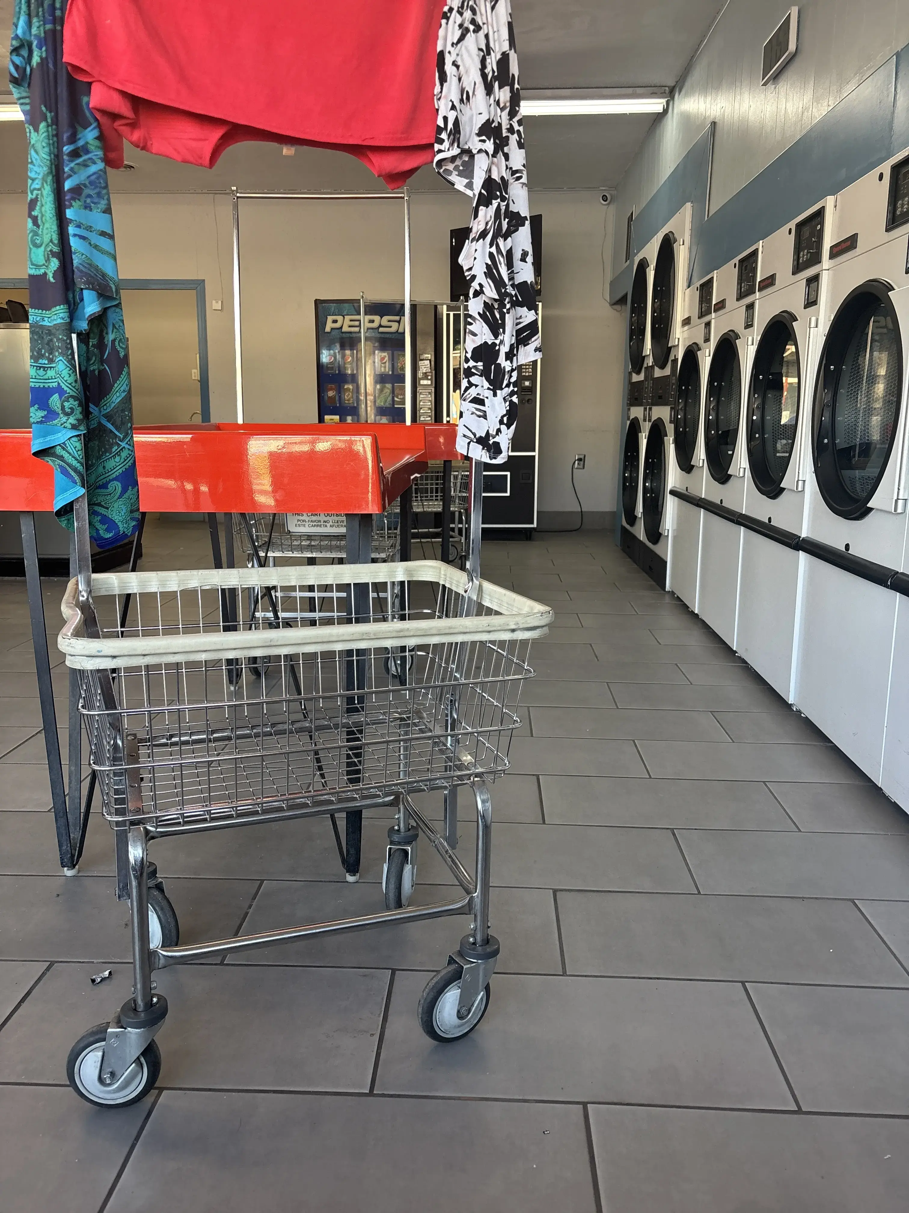 Ti-Dee Laundromat - Image 14