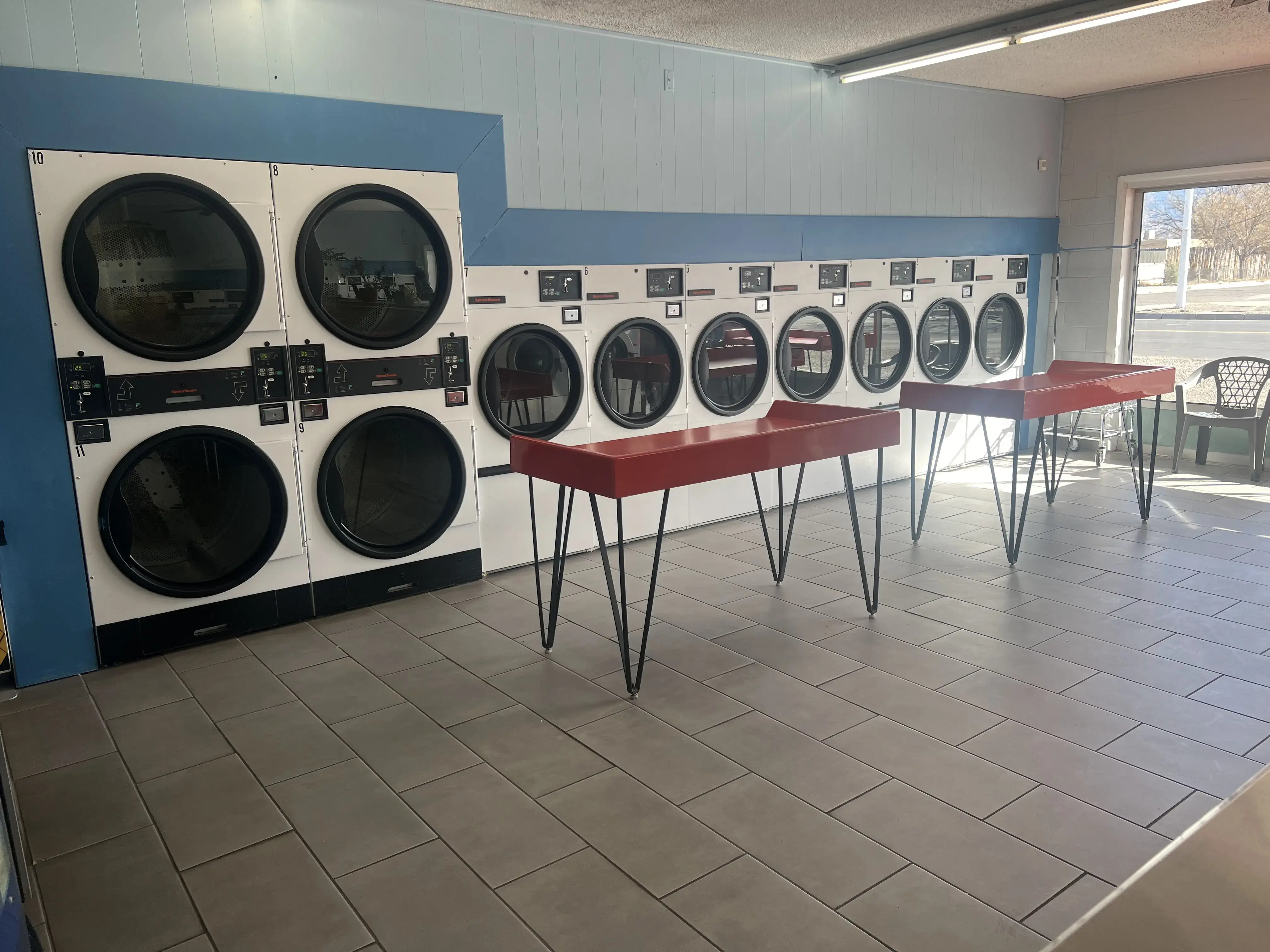 Ti-Dee Laundromat thumbnail 13