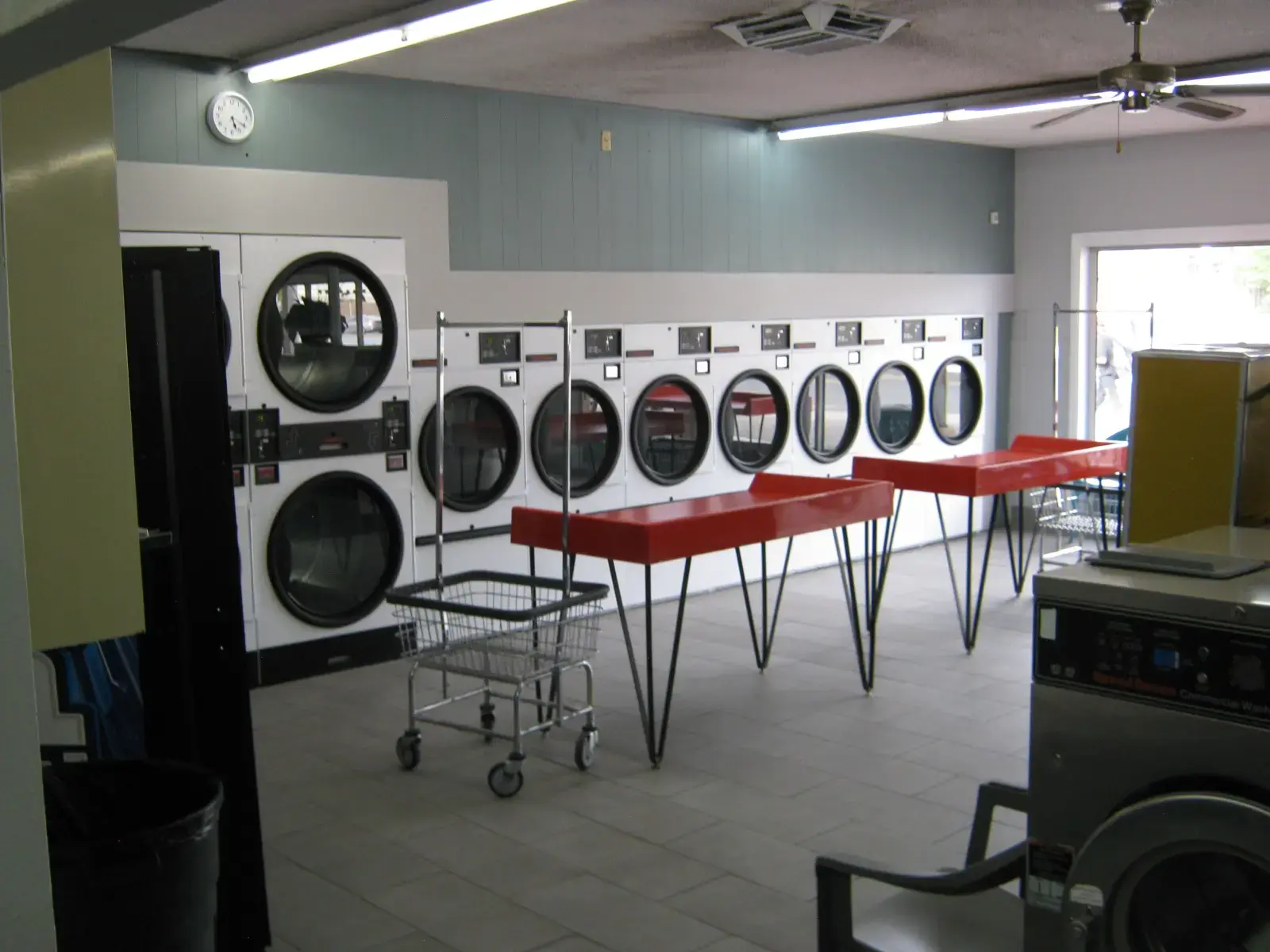 Ti-Dee Laundromat thumbnail 18