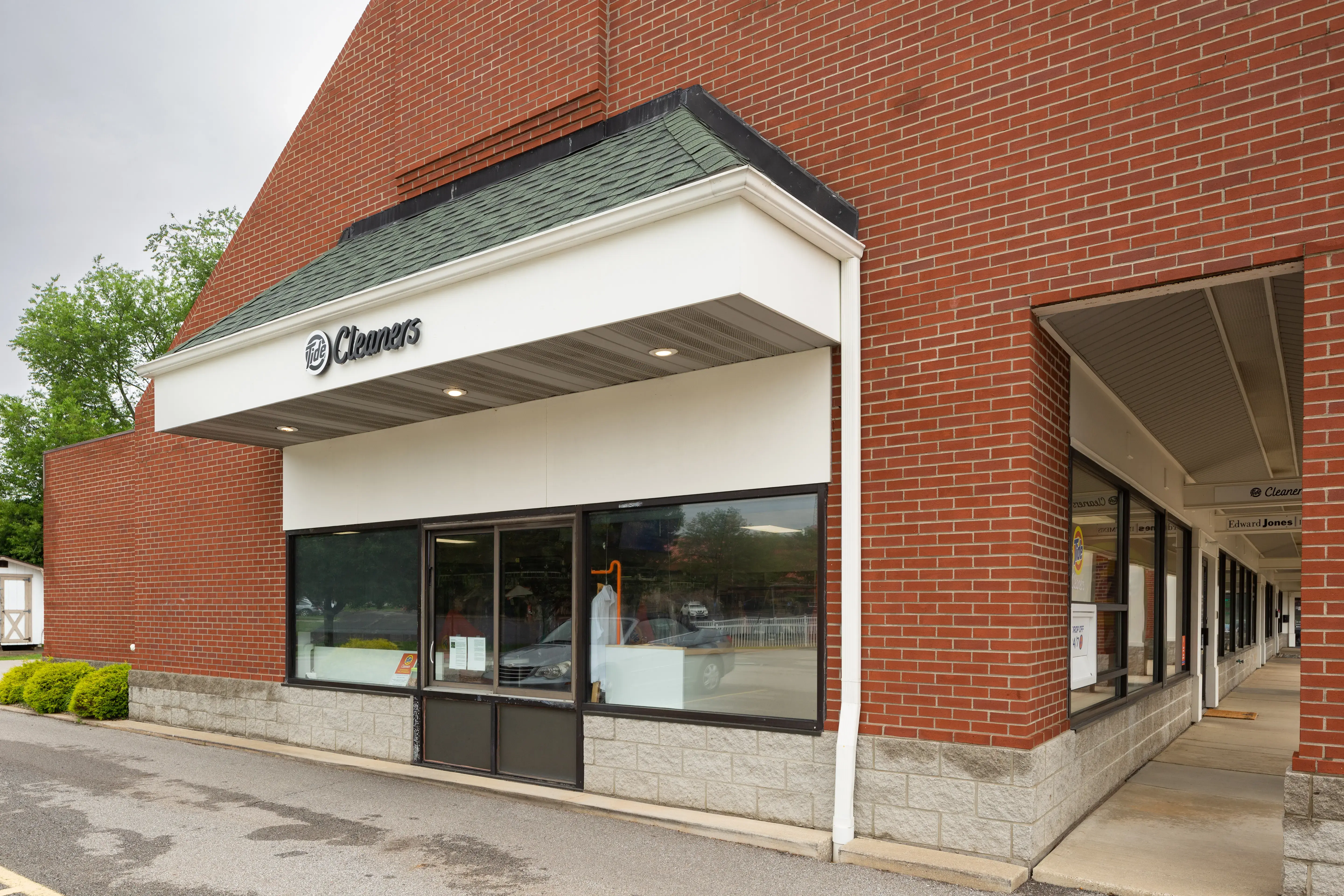 Tide Cleaners thumbnail 6