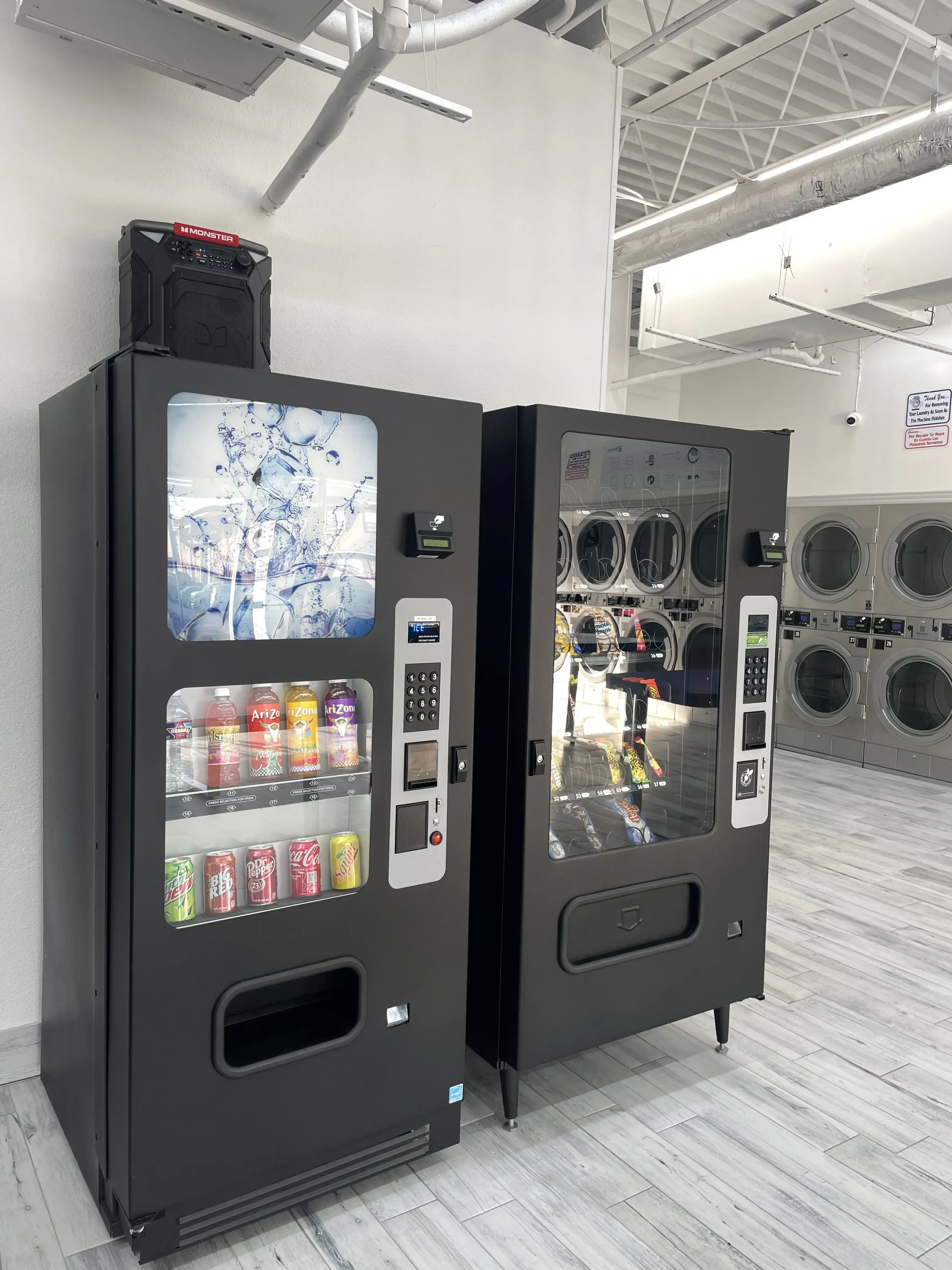 Tidy Whites Laundromat thumbnail 14
