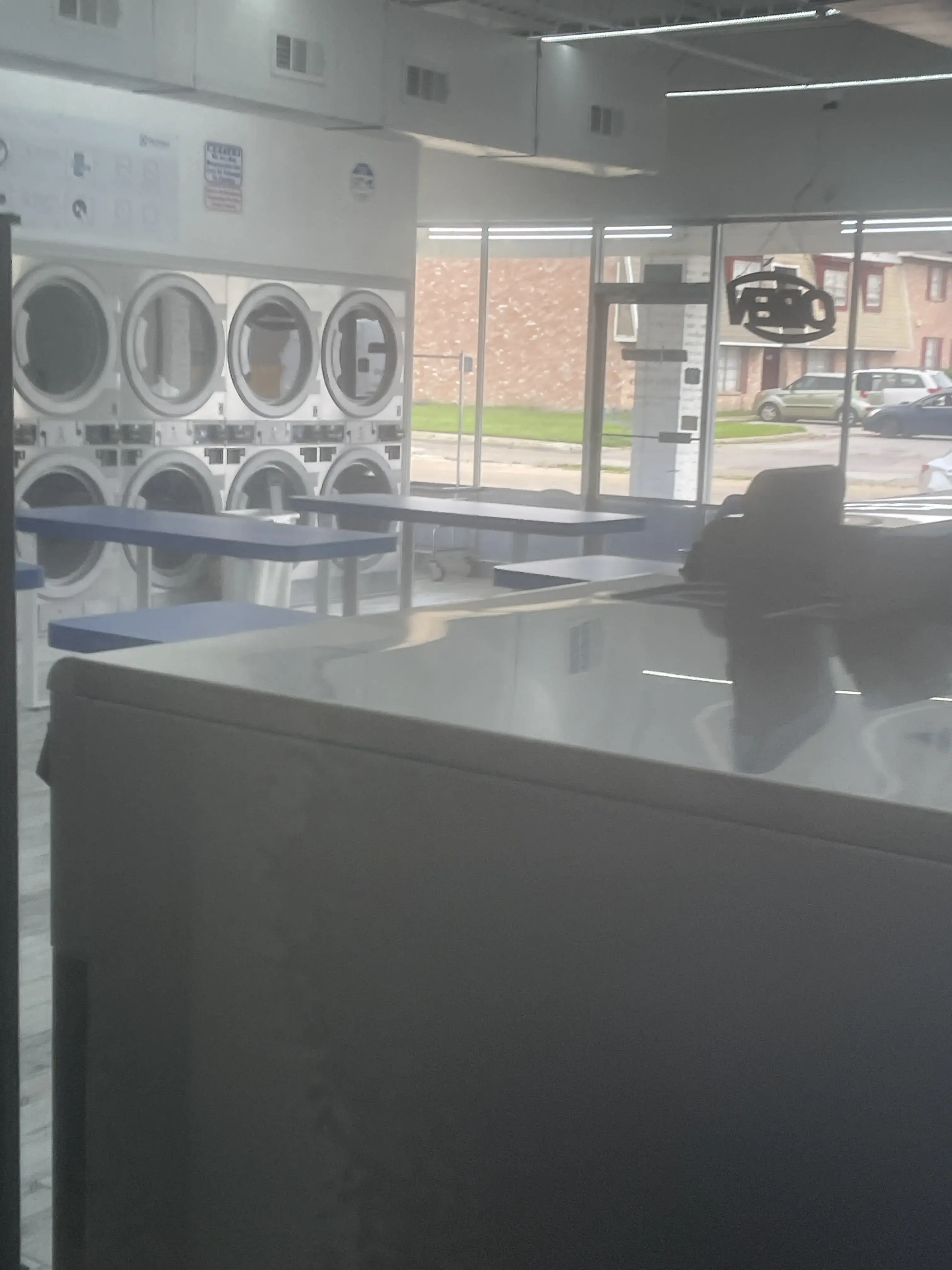 Tidy Whites Laundromat - Image 16