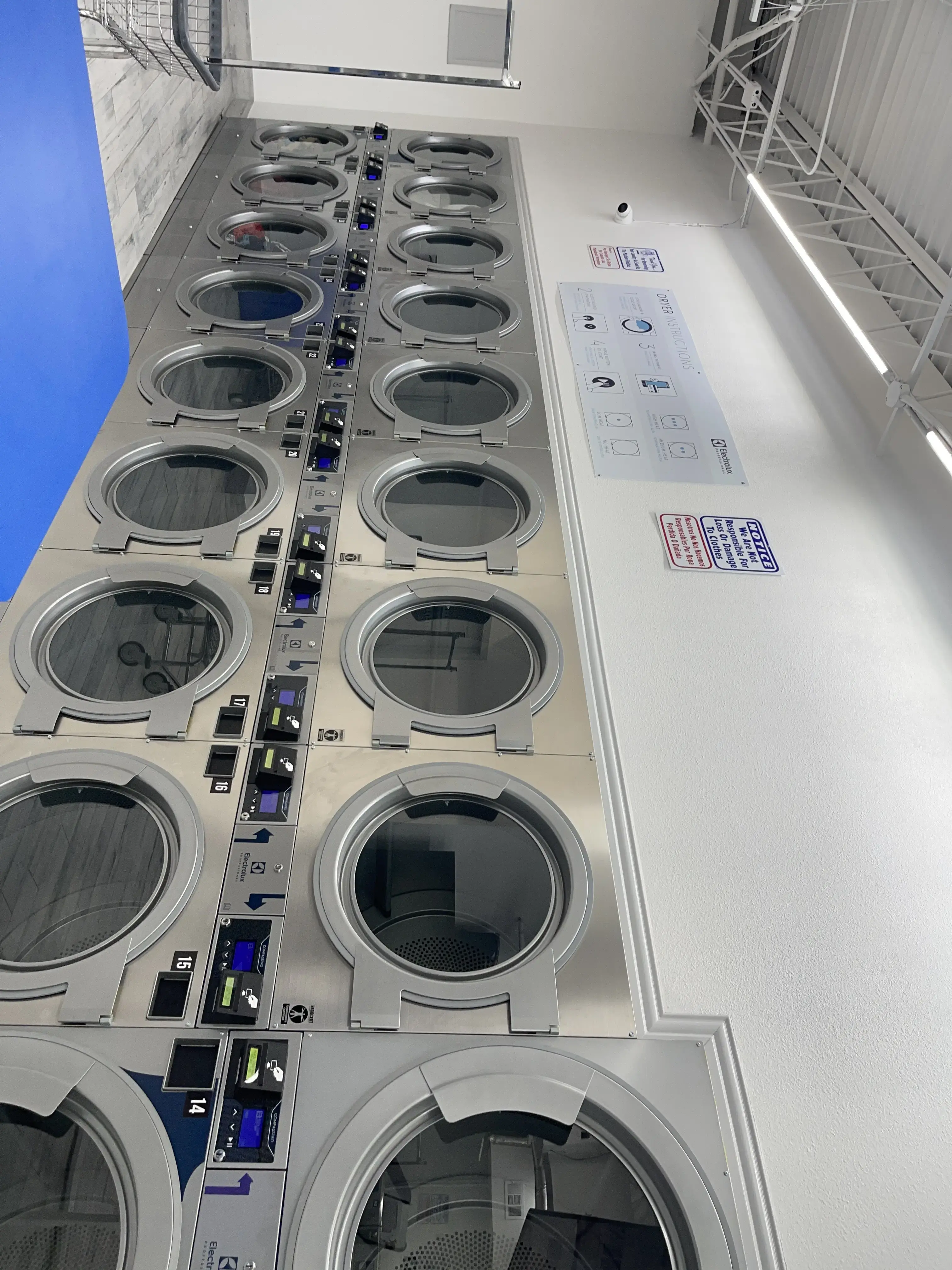 Tidy Whites Laundromat - Image 10