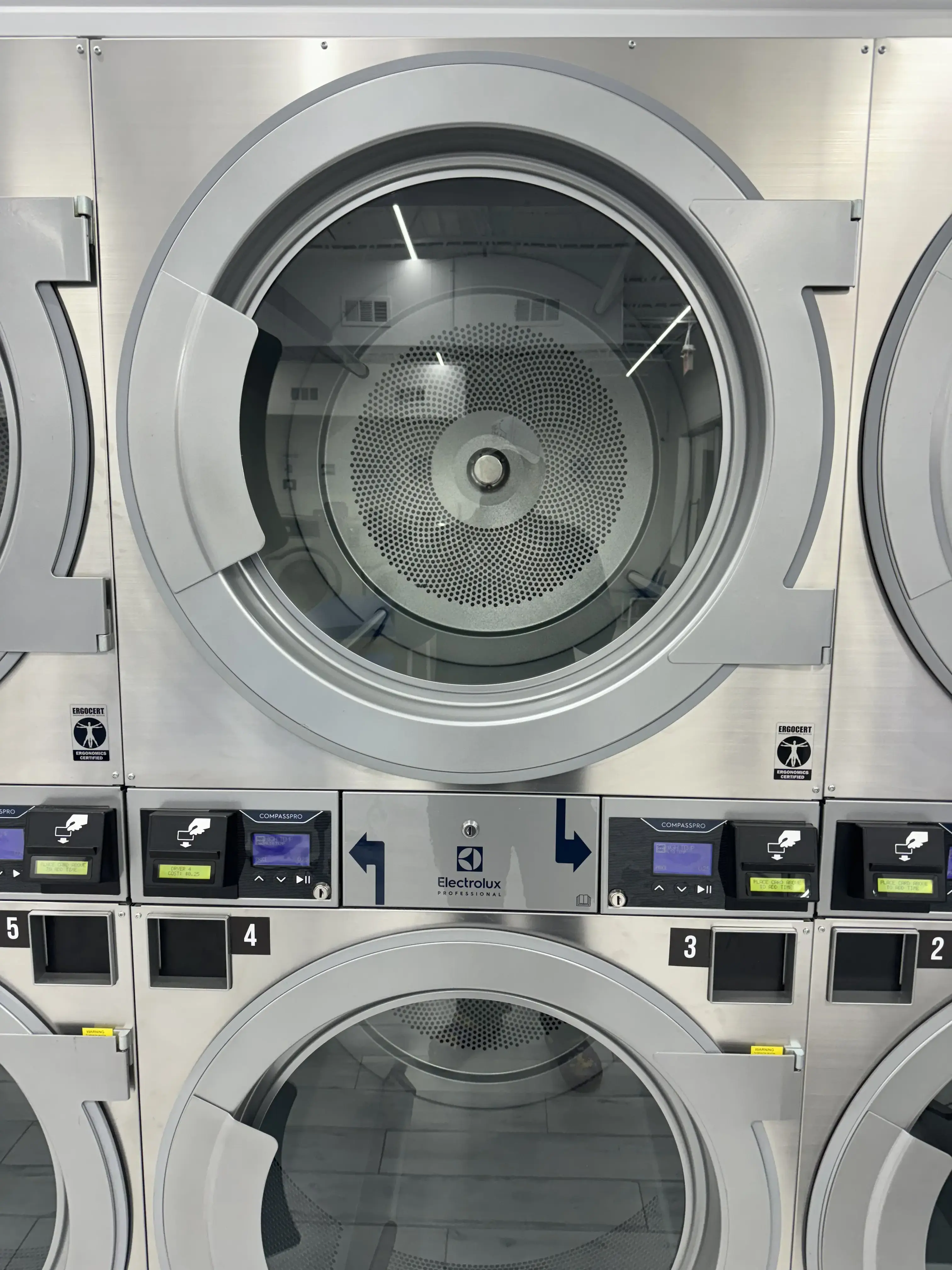 Tidy Whites Laundromat - Image 12