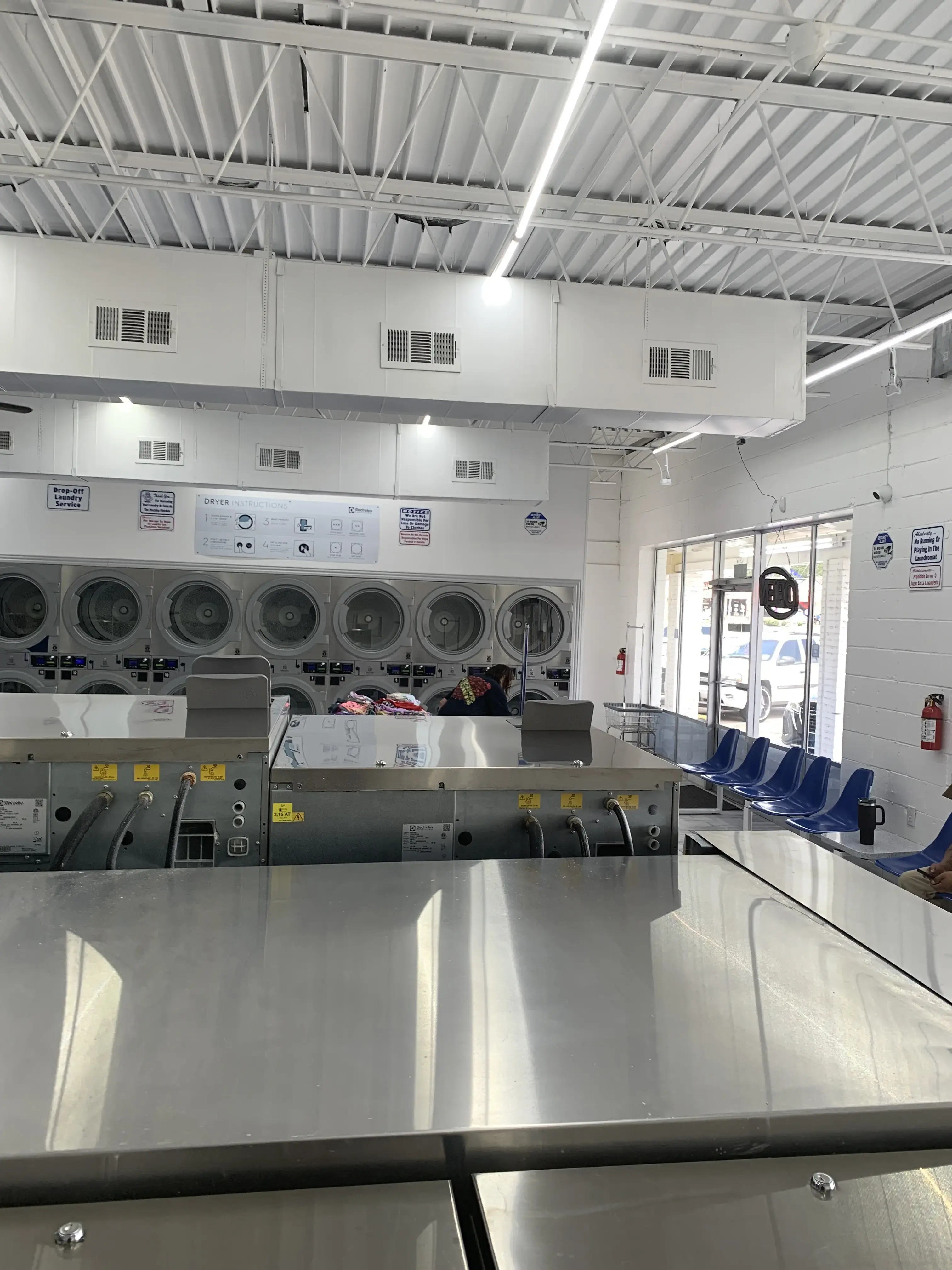 Tidy Whites Laundromat - Image 13