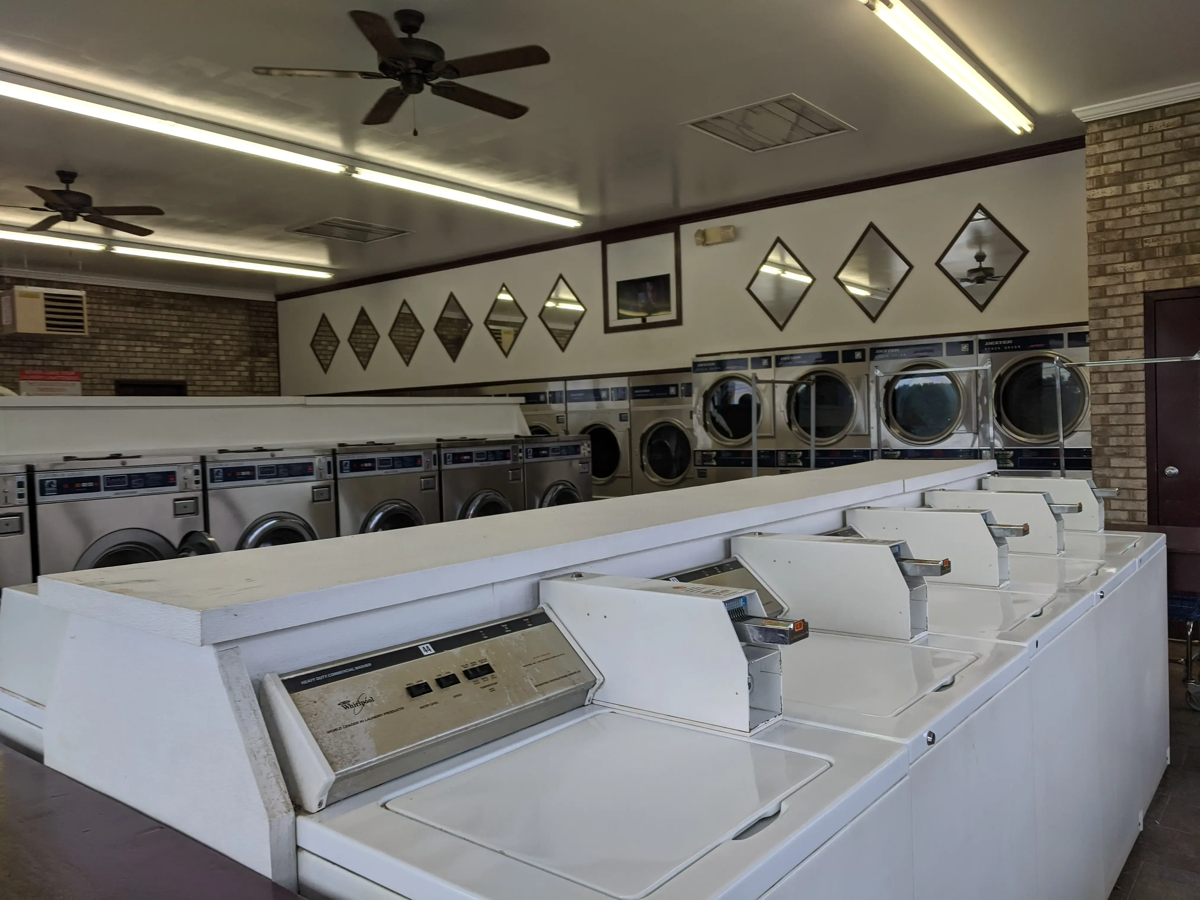 Tiger Wash Central Laundromat & Car Wash thumbnail 14